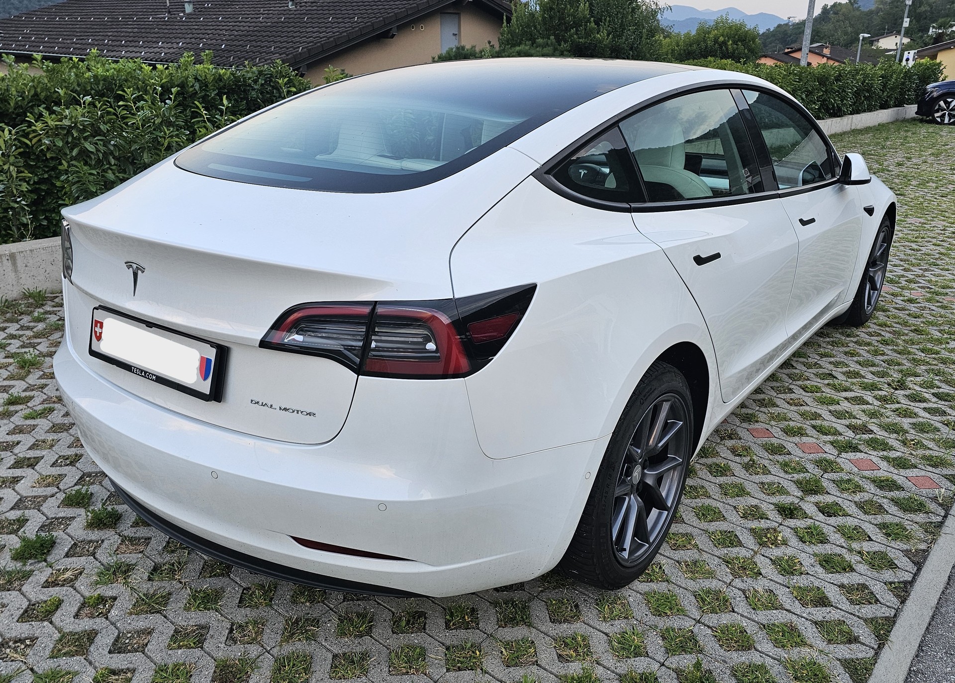 TESLA Long Range Dual Motor-image-2