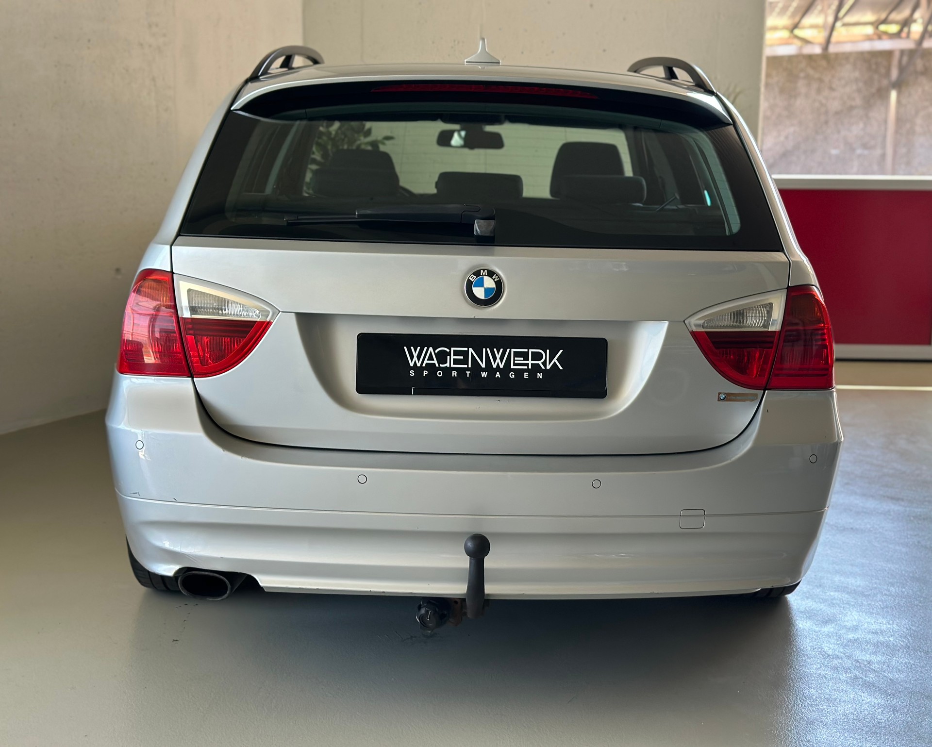 BMW 320i Touring Access-image-6