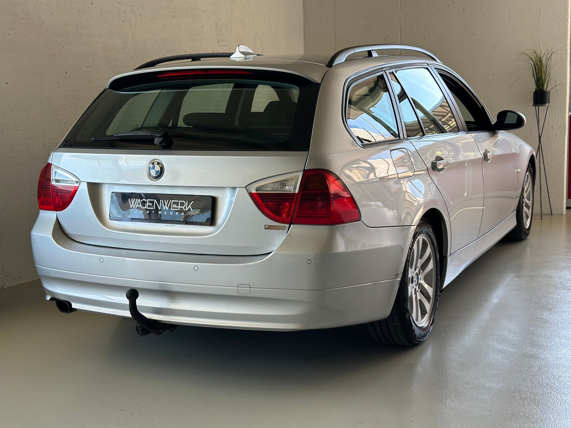BMW 320i Touring Access-image-5
