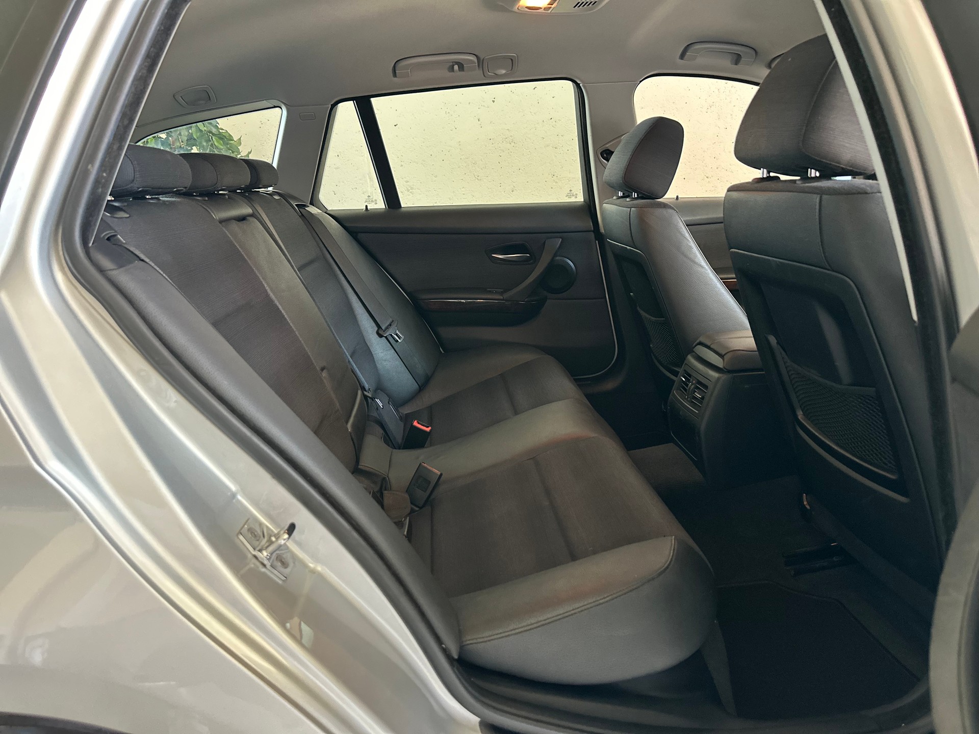 BMW 320i Touring Access-image-9