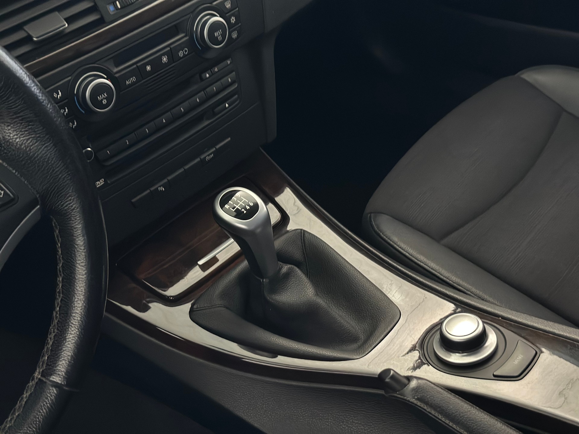 BMW 320i Touring Access-image-11