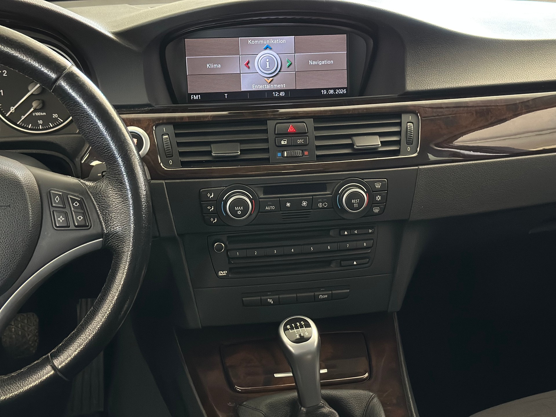 BMW 320i Touring Access-image-12