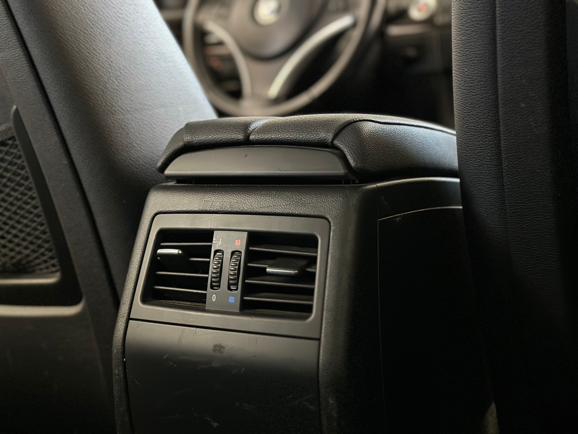 BMW 320i Touring Access-image-15