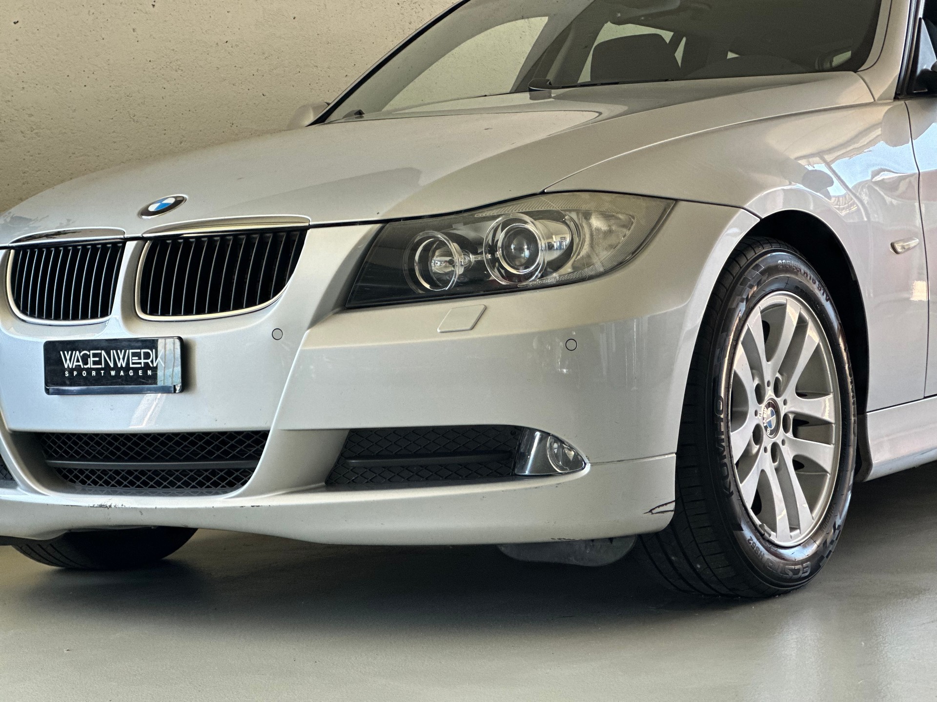 BMW 320i Touring Access-image-19