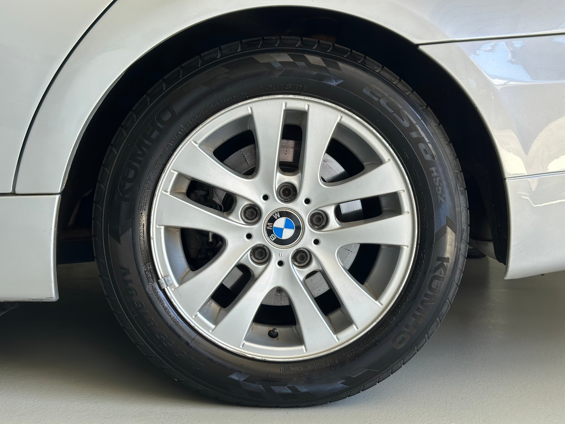 BMW 320i Touring Access-image-24