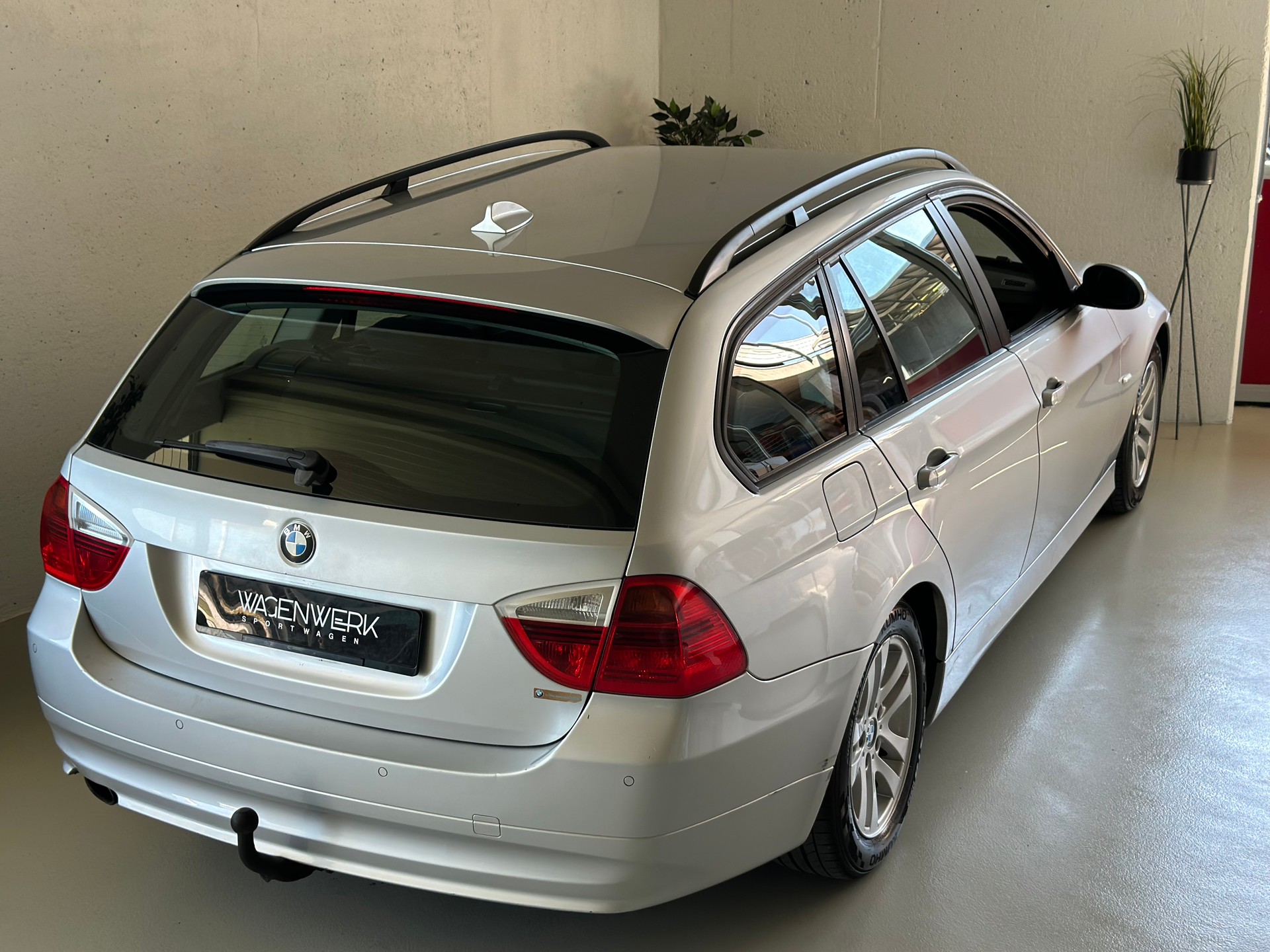 BMW 320i Touring Access-image-21