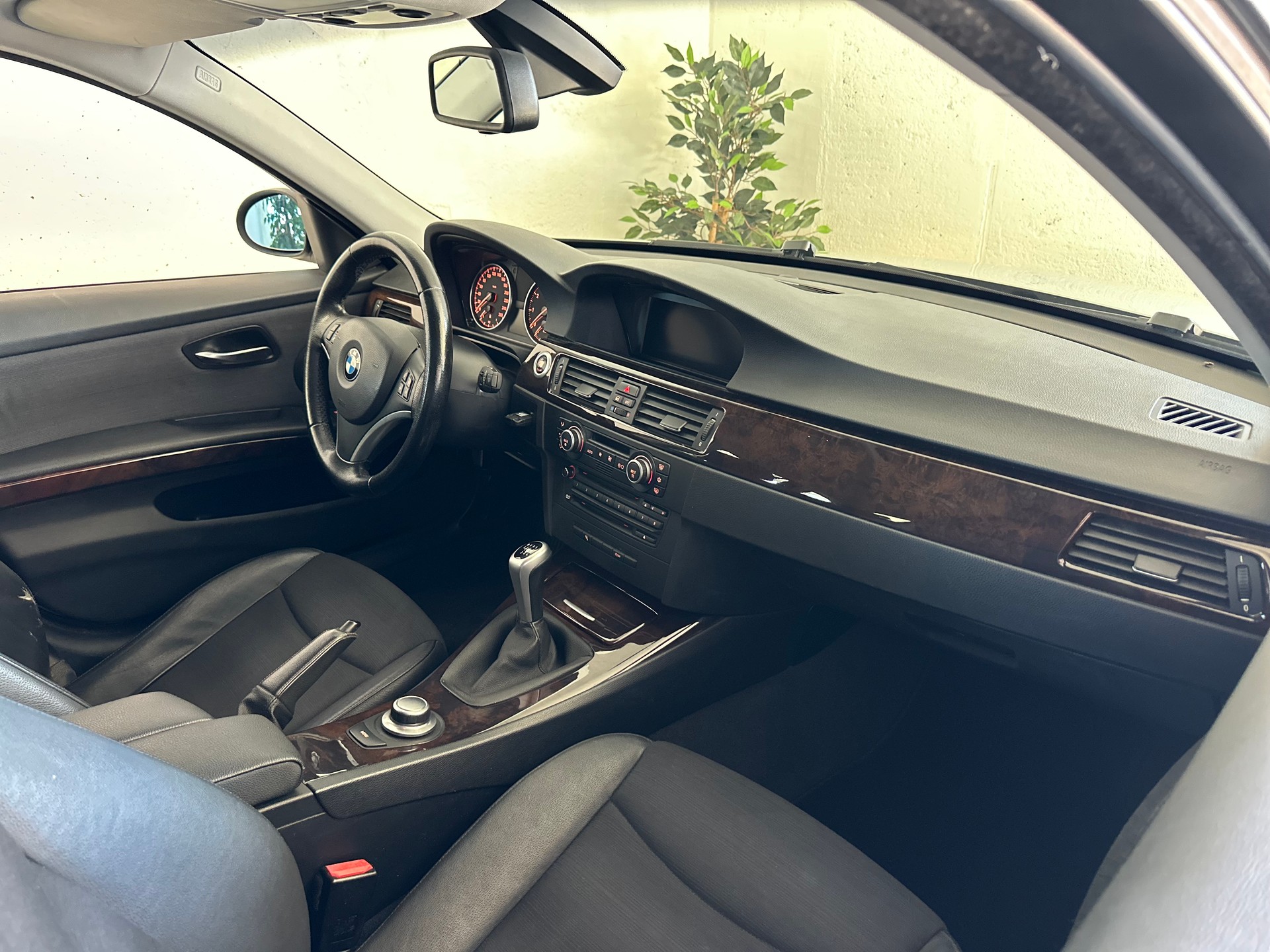 BMW 320i Touring Access-image-7