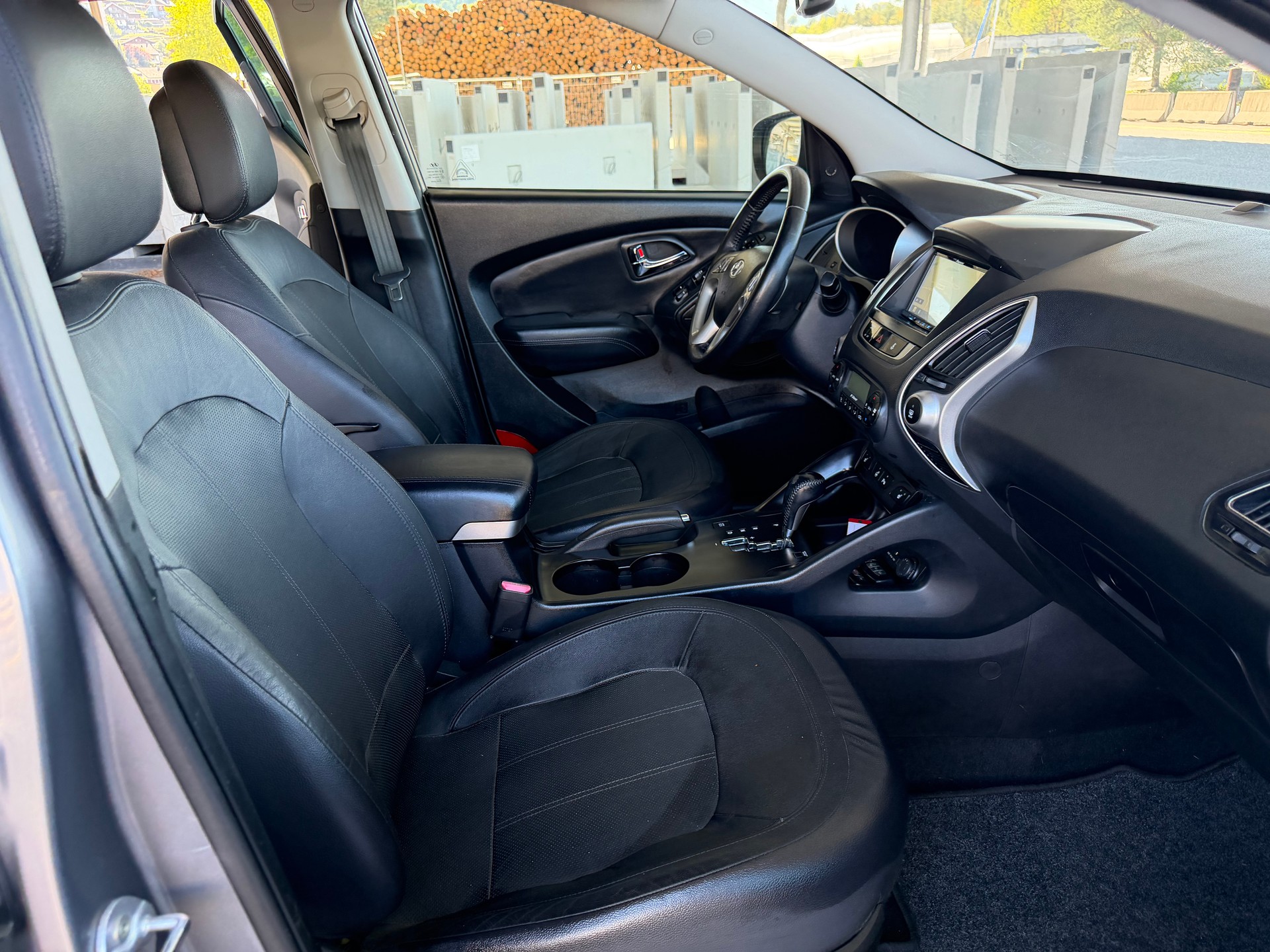 HYUNDAI iX 35 2.0 CRDi Premium 4WD Automatic-image-12