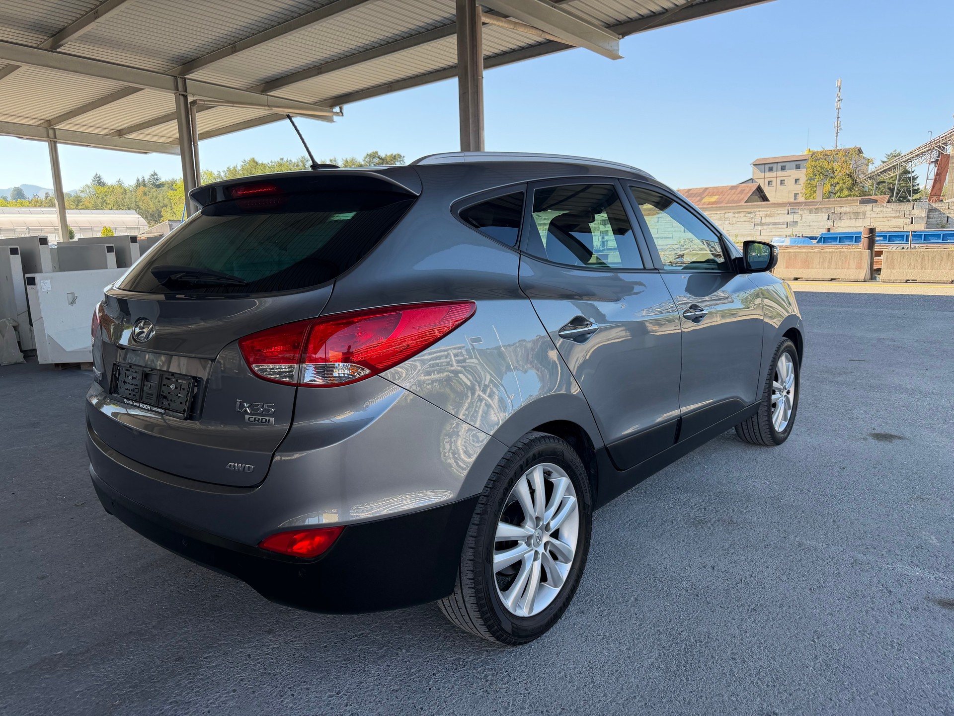 HYUNDAI iX 35 2.0 CRDi Premium 4WD Automatic-image-5