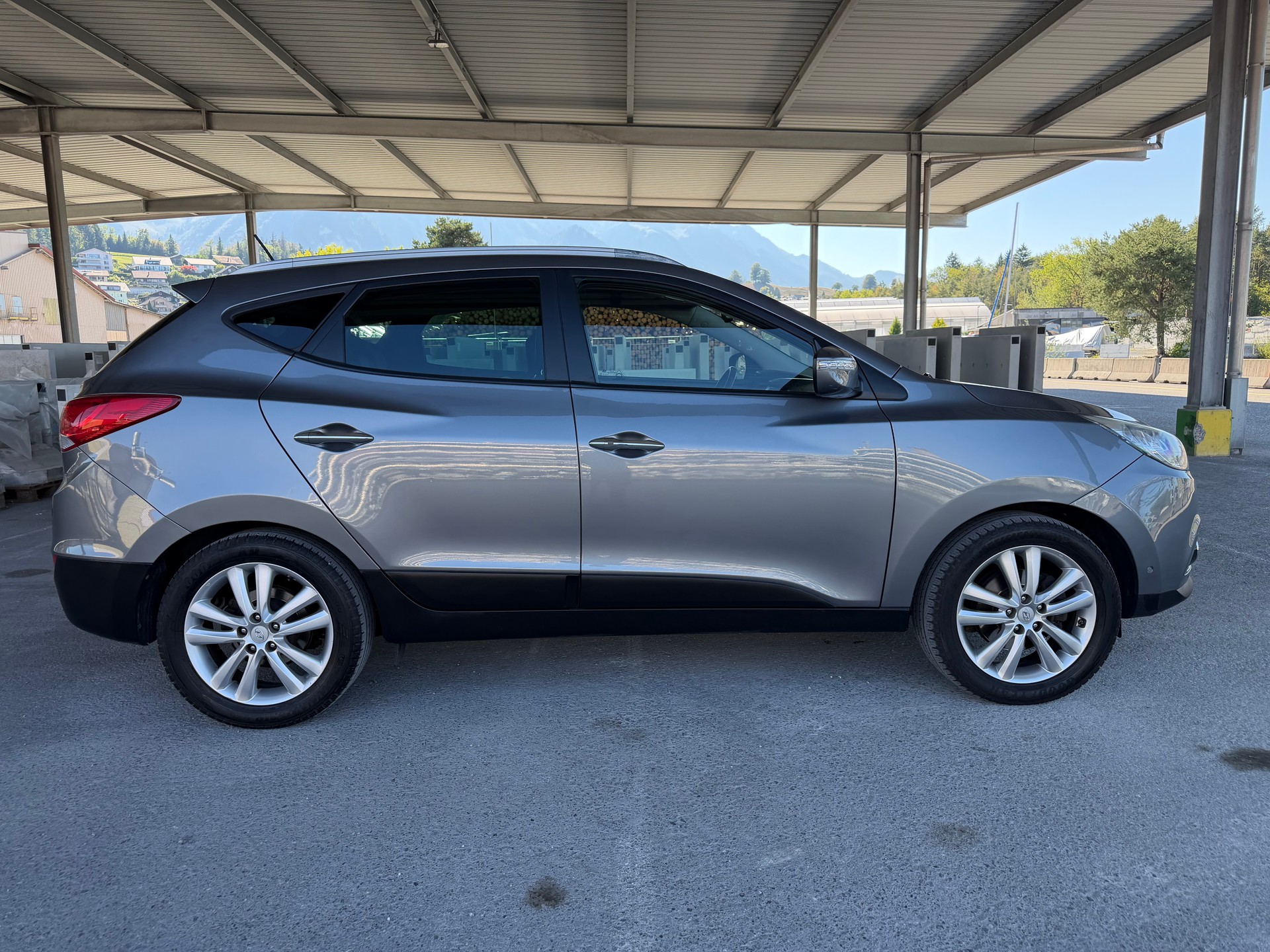 HYUNDAI iX 35 2.0 CRDi Premium 4WD Automatic-image-6