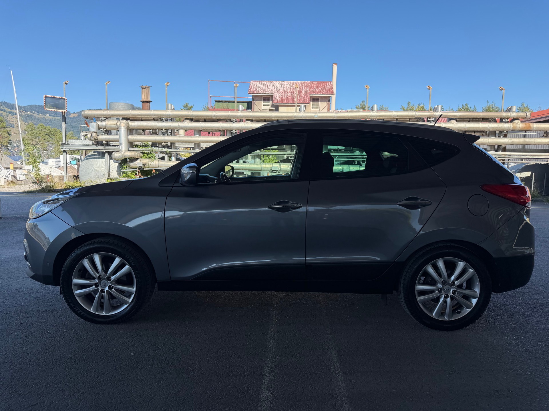 HYUNDAI iX 35 2.0 CRDi Premium 4WD Automatic-image-2