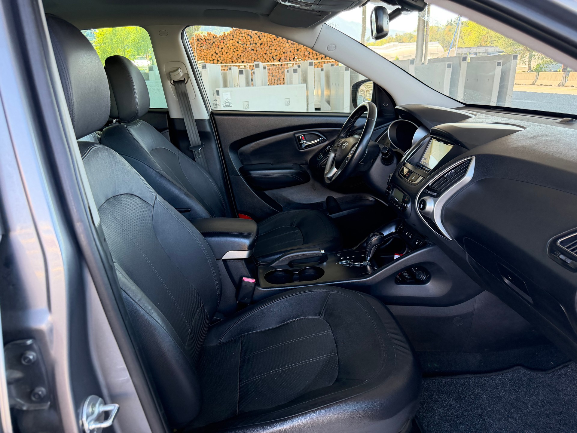 HYUNDAI iX 35 2.0 CRDi Premium 4WD Automatic-image-9