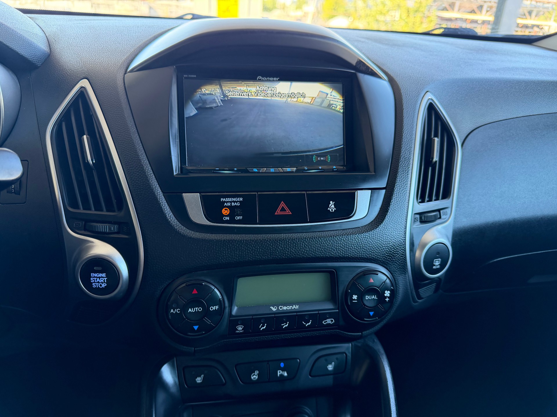 HYUNDAI iX 35 2.0 CRDi Premium 4WD Automatic-image-15