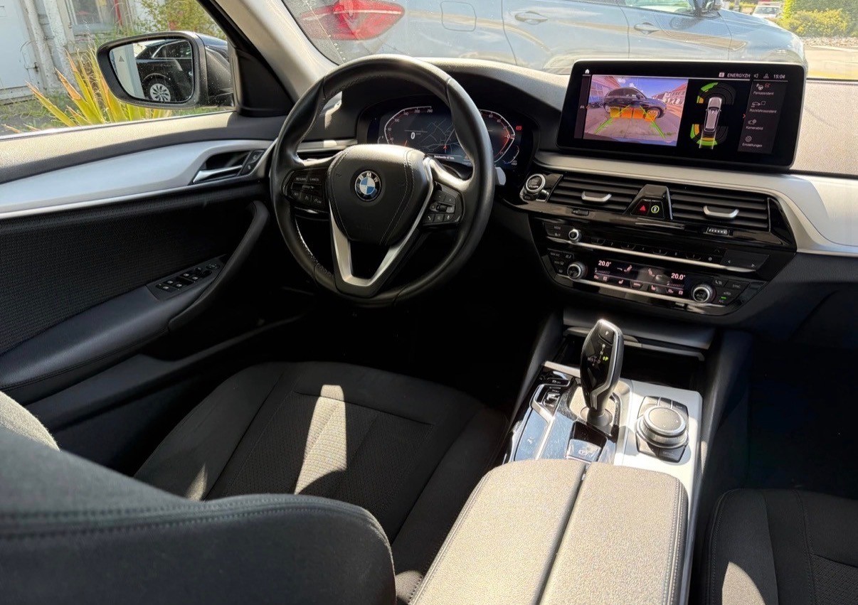 BMW 520d xDrive 48V Touring Steptronic-image-12