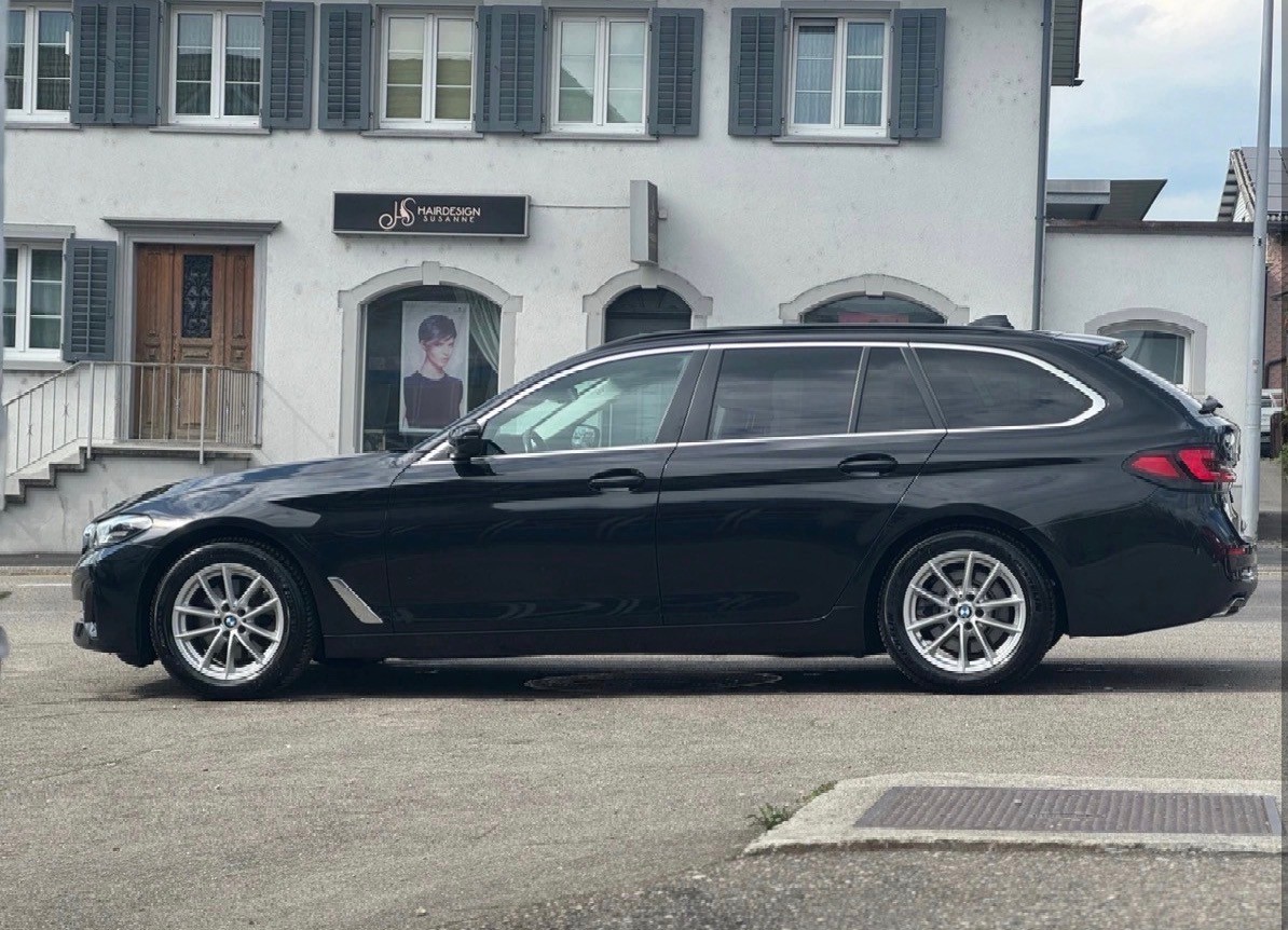 BMW 520d xDrive 48V Touring Steptronic-image-3