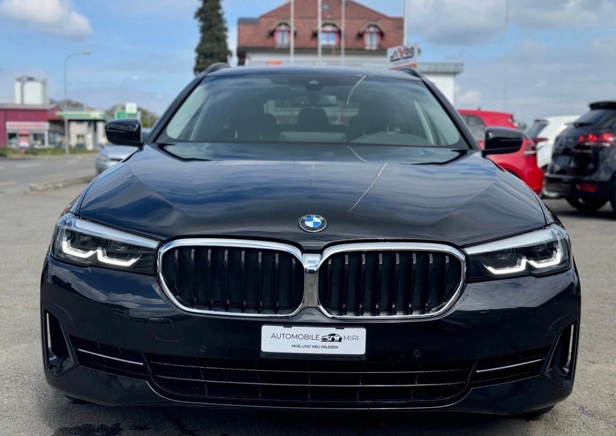 BMW 520d xDrive 48V Touring Steptronic-image-1