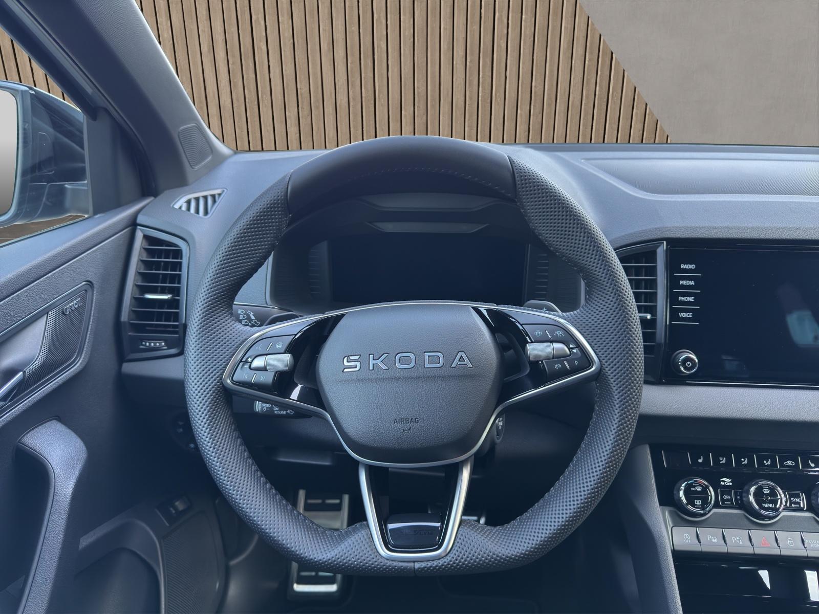 SKODA Karoq SportLine 1.5 TSI-image-12