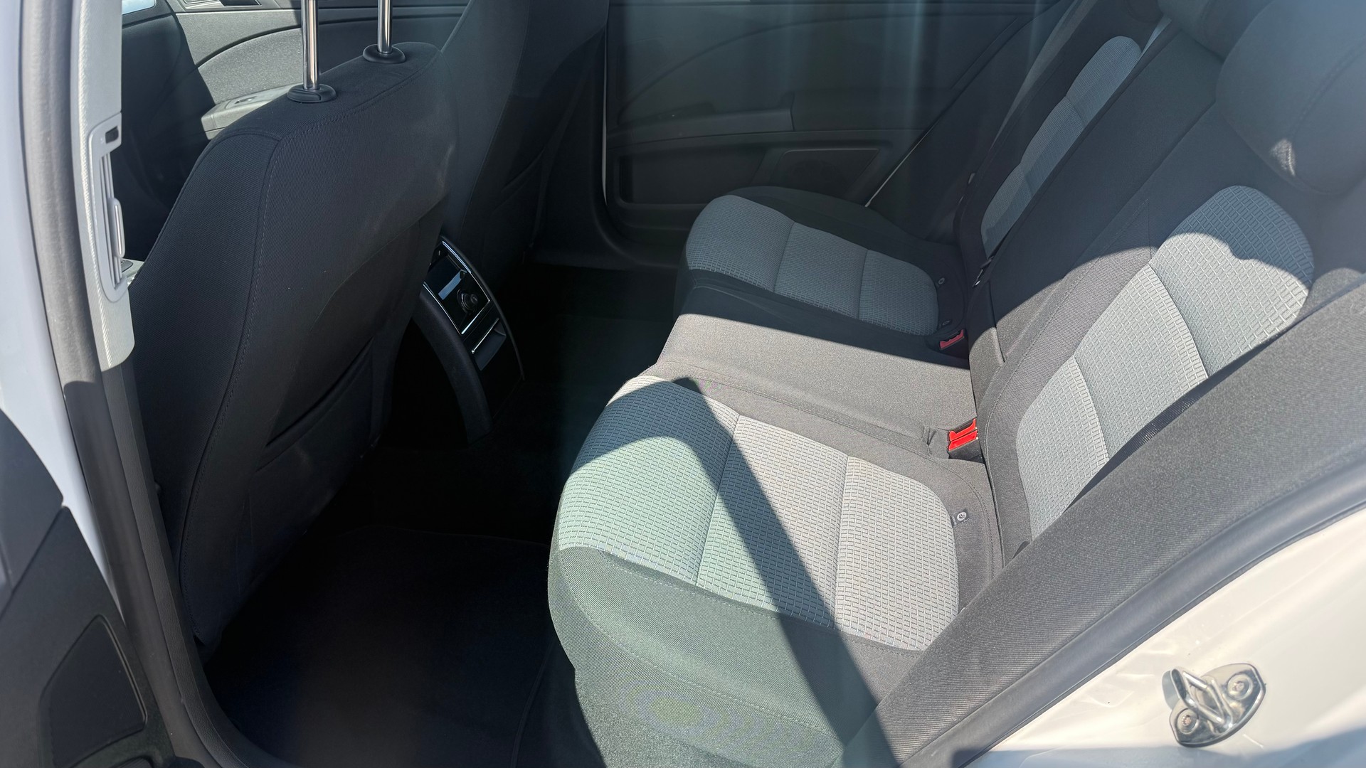 SKODA Superb Combi 1.8 TSI Ambition 4x4-image-10