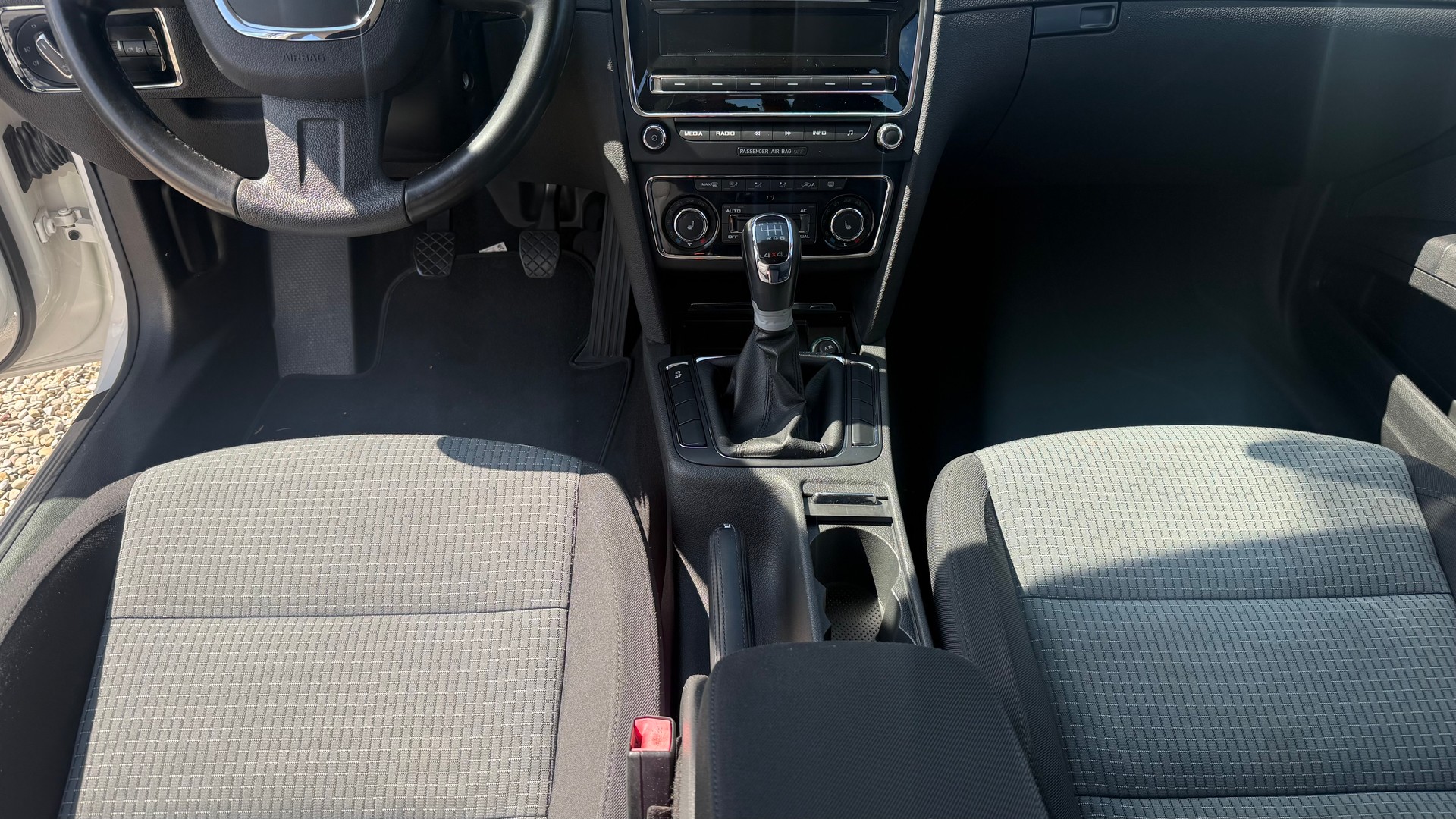 SKODA Superb Combi 1.8 TSI Ambition 4x4-image-5