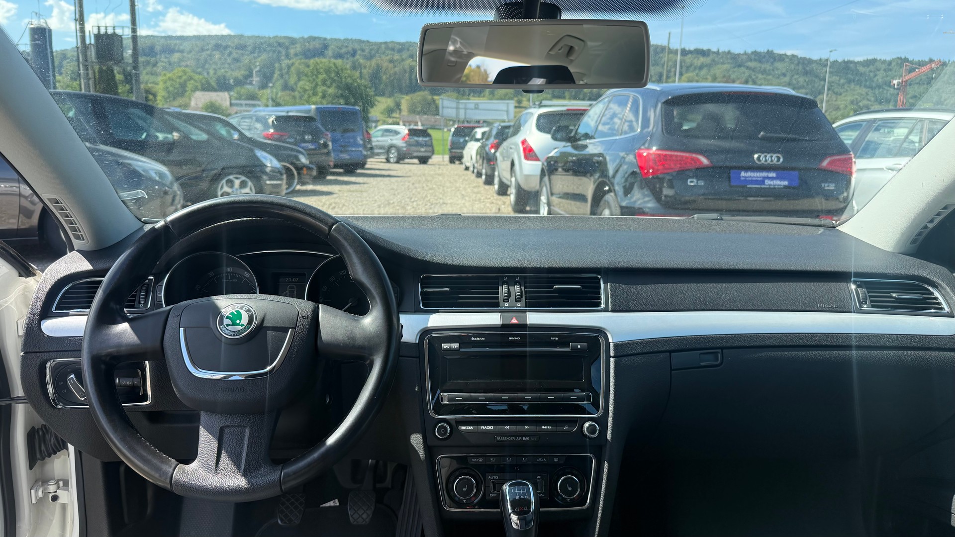 SKODA Superb Combi 1.8 TSI Ambition 4x4-image-4