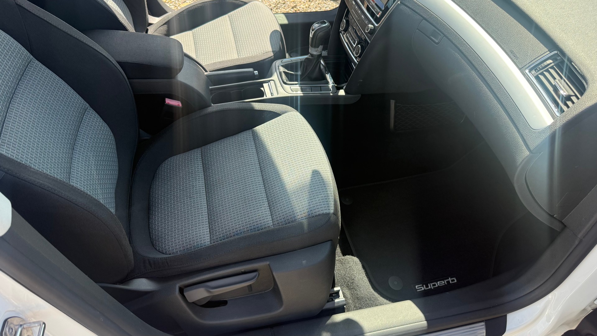 SKODA Superb Combi 1.8 TSI Ambition 4x4-image-8
