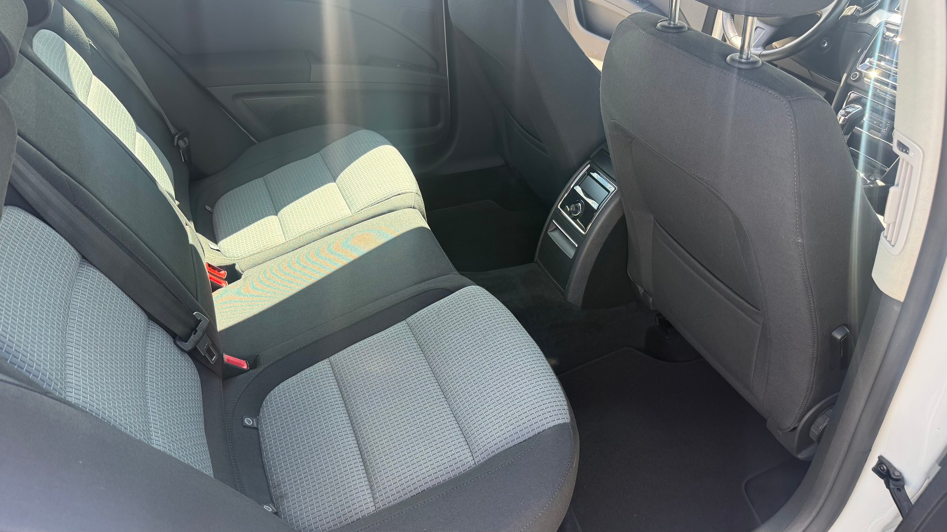 SKODA Superb Combi 1.8 TSI Ambition 4x4-image-9