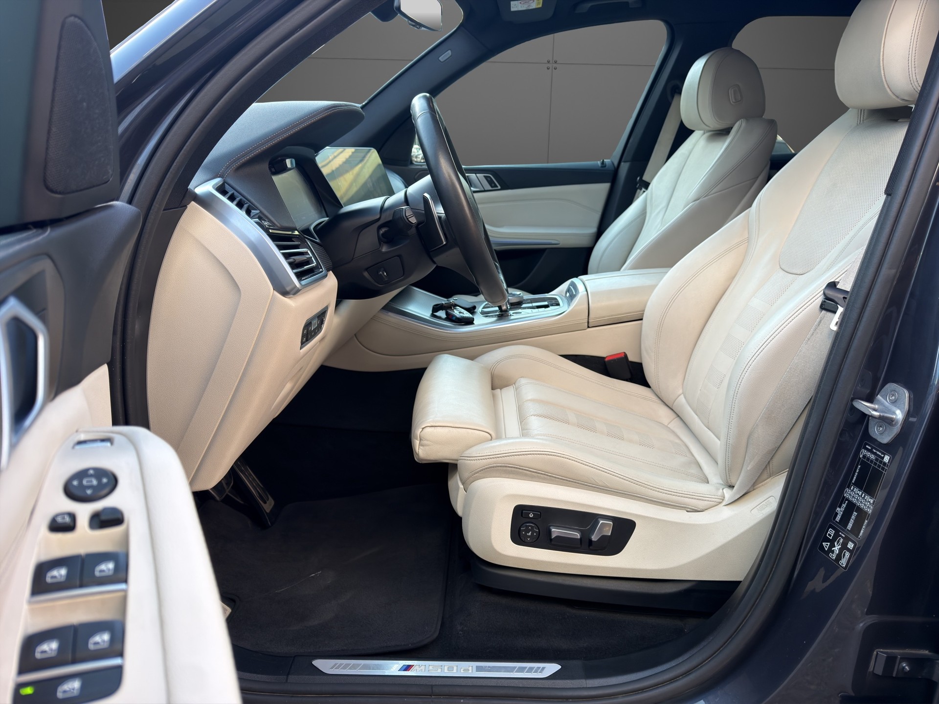 BMW X5 xDrive M50d Steptronic-image-12