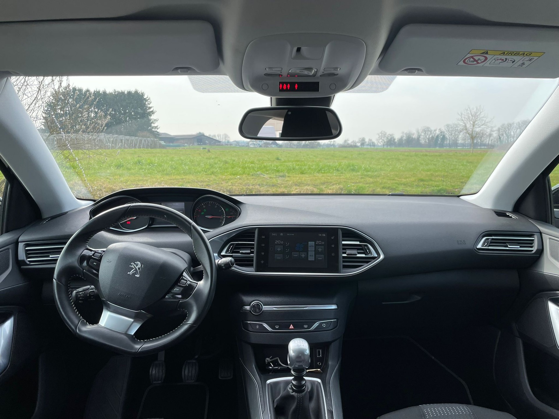 PEUGEOT 308 1.2 THP Allure-image-8