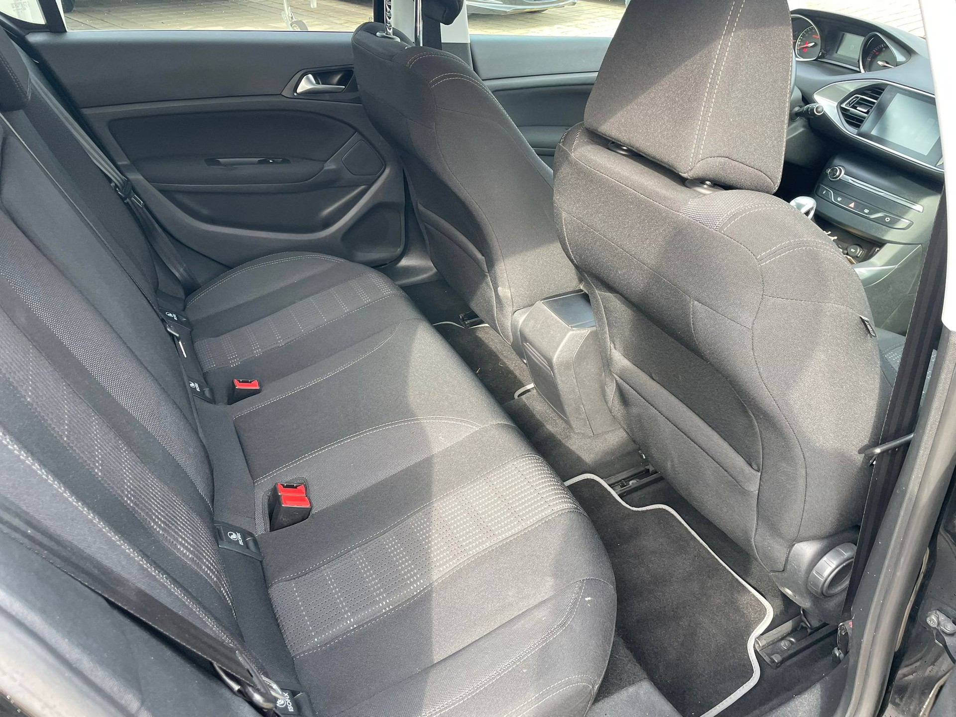 PEUGEOT 308 1.2 THP Allure-image-14