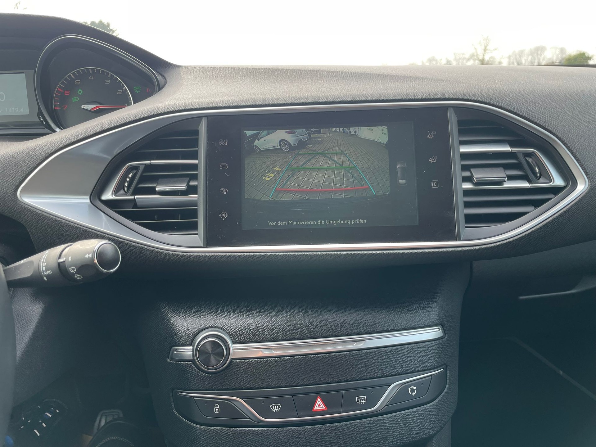PEUGEOT 308 1.2 THP Allure-image-10