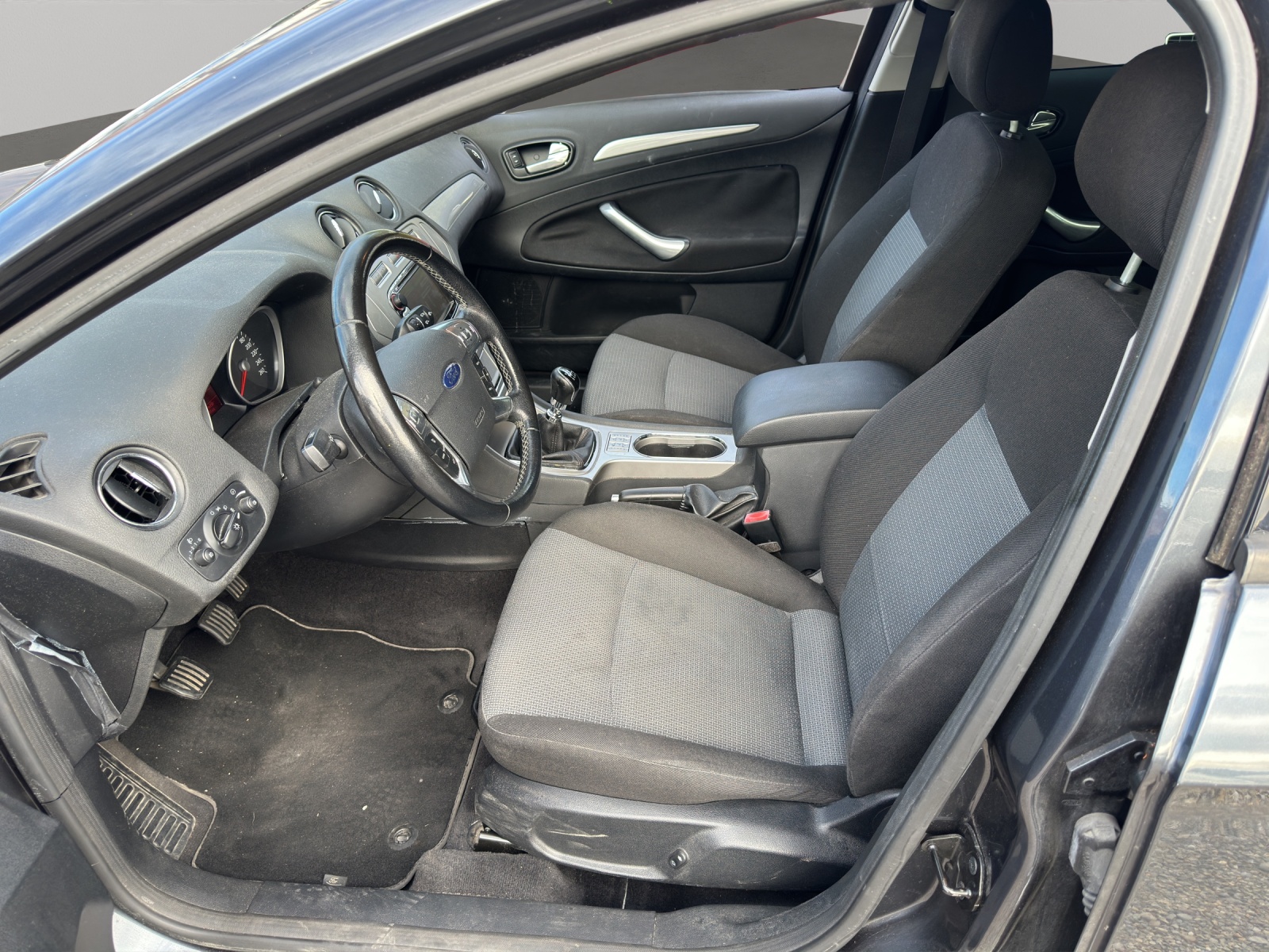 FORD Mondeo 2.5i 20V Titanium-image-9