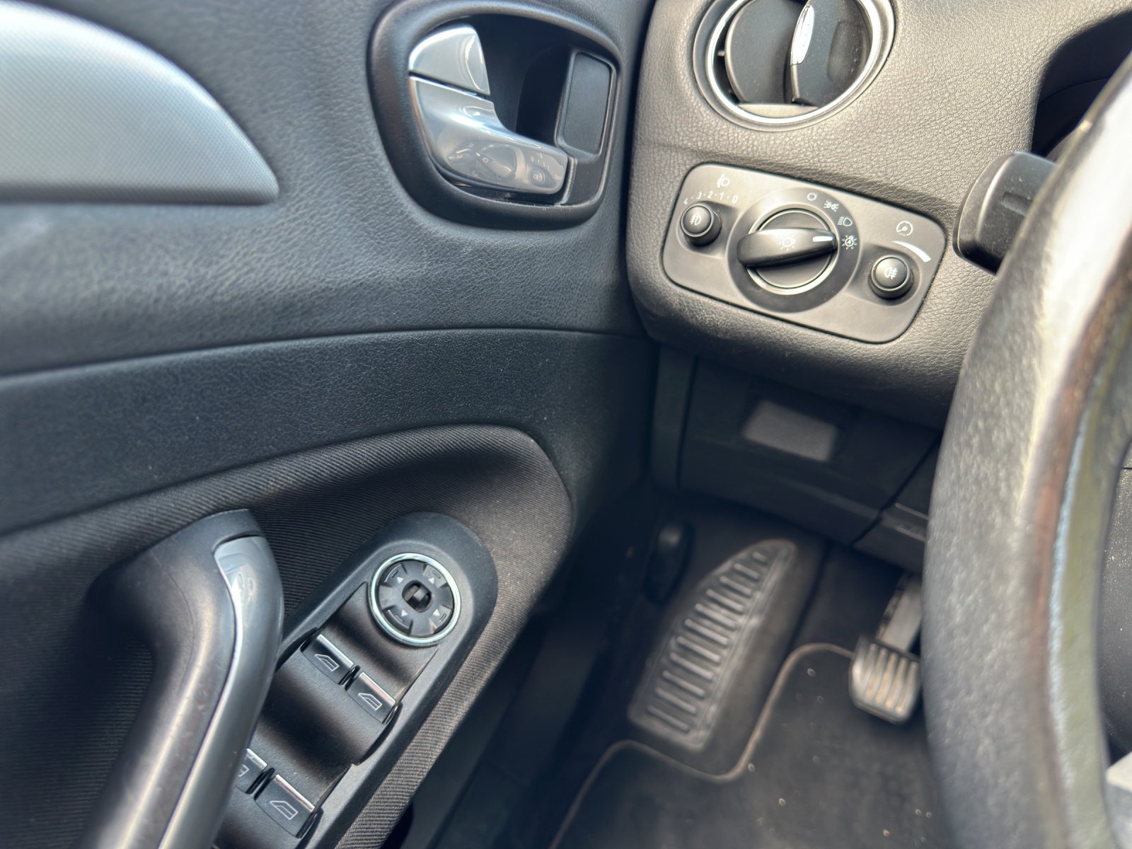 FORD Mondeo 2.5i 20V Titanium-image-13