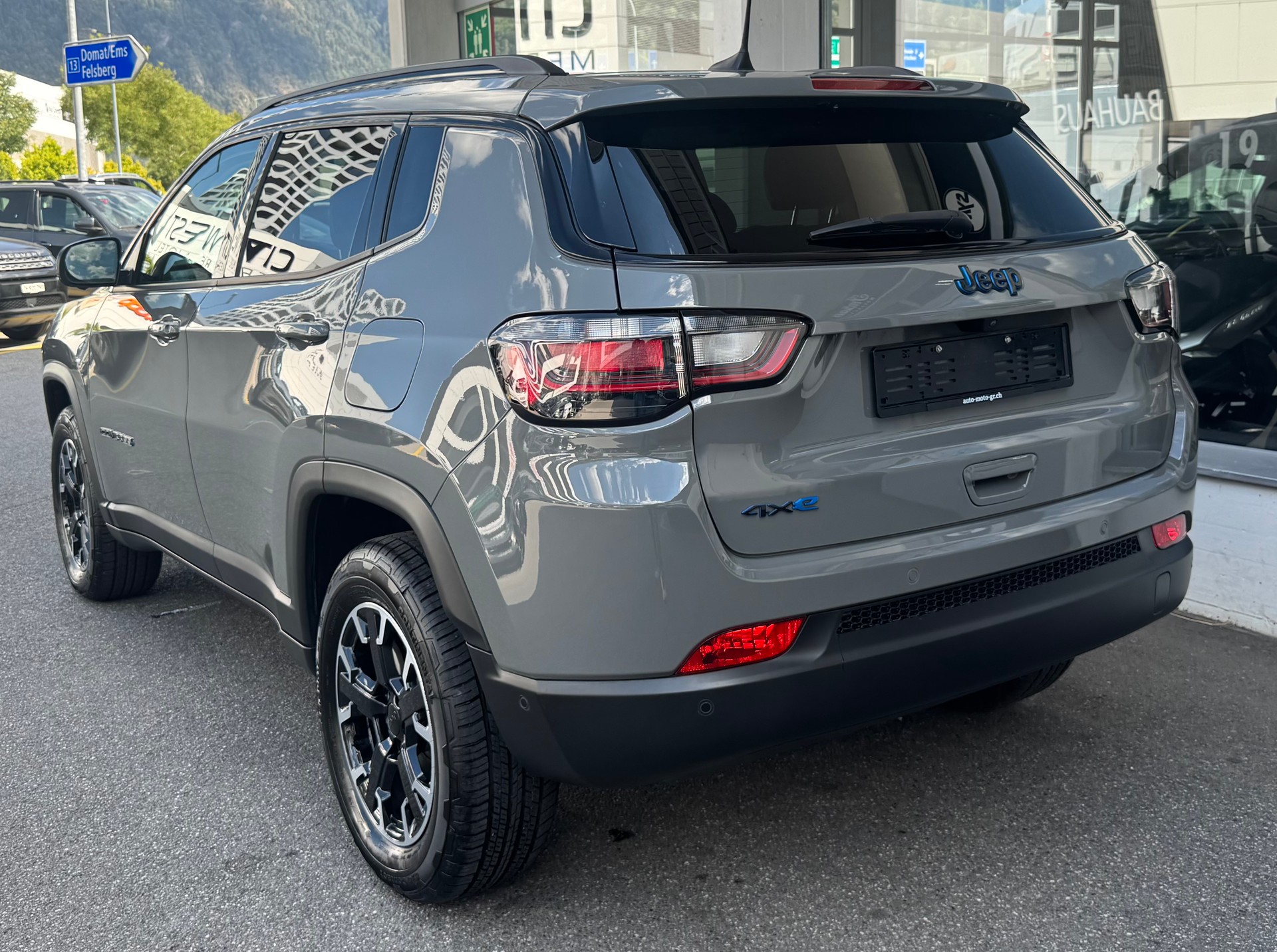 JEEP Compass 1.3 T PHEV Outdoor AWD-image-3