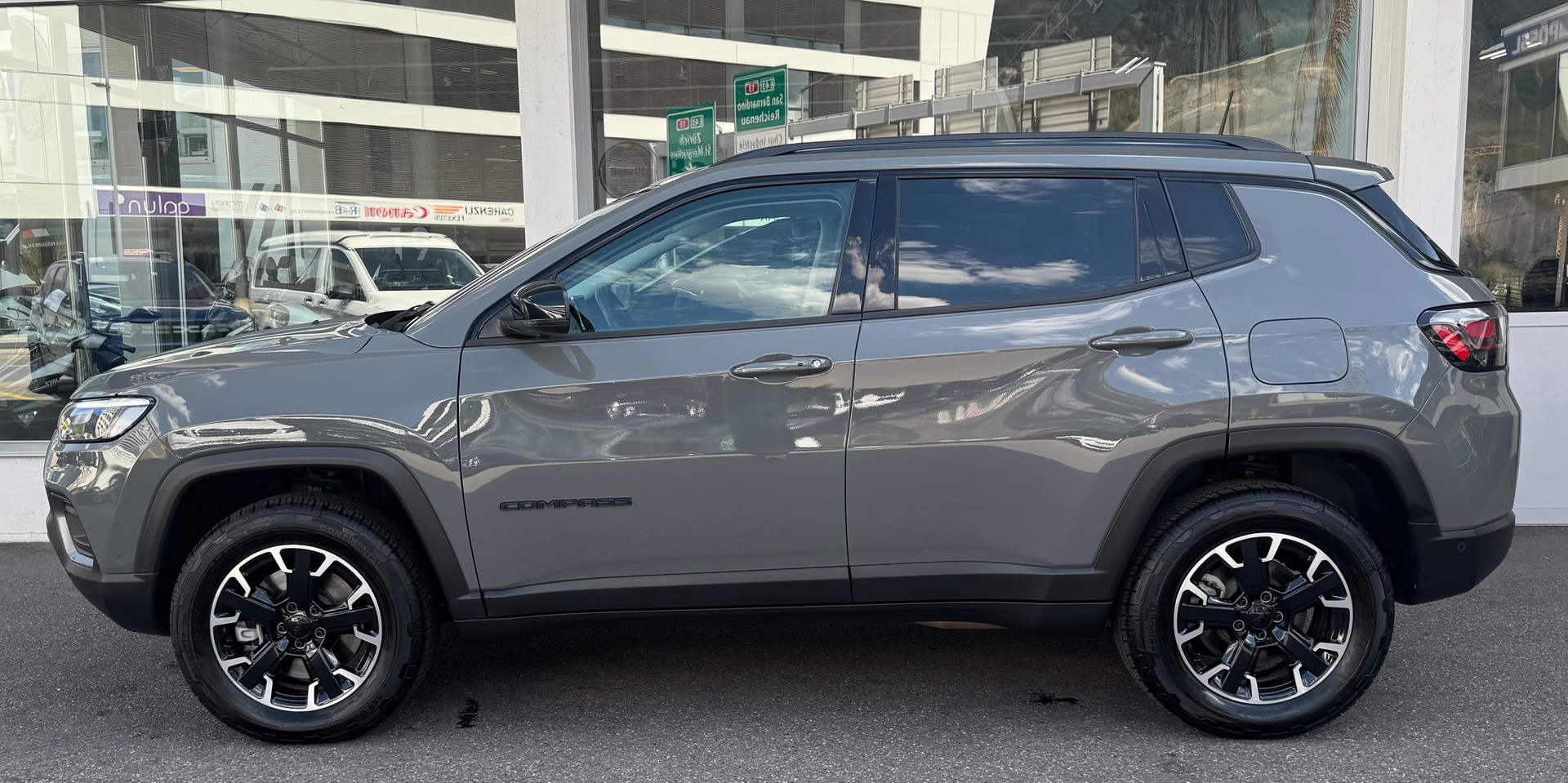 JEEP Compass 1.3 T PHEV Outdoor AWD-image-2