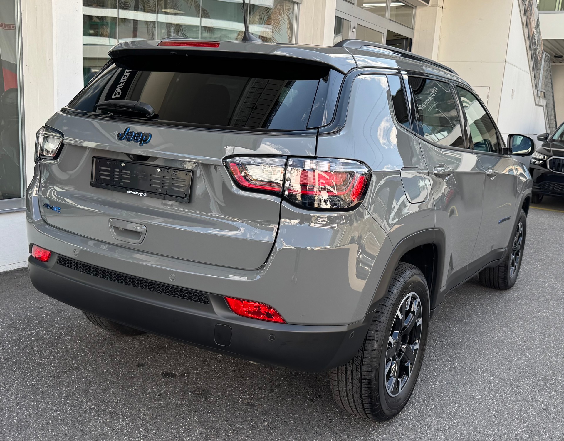 JEEP Compass 1.3 T PHEV Outdoor AWD-image-4