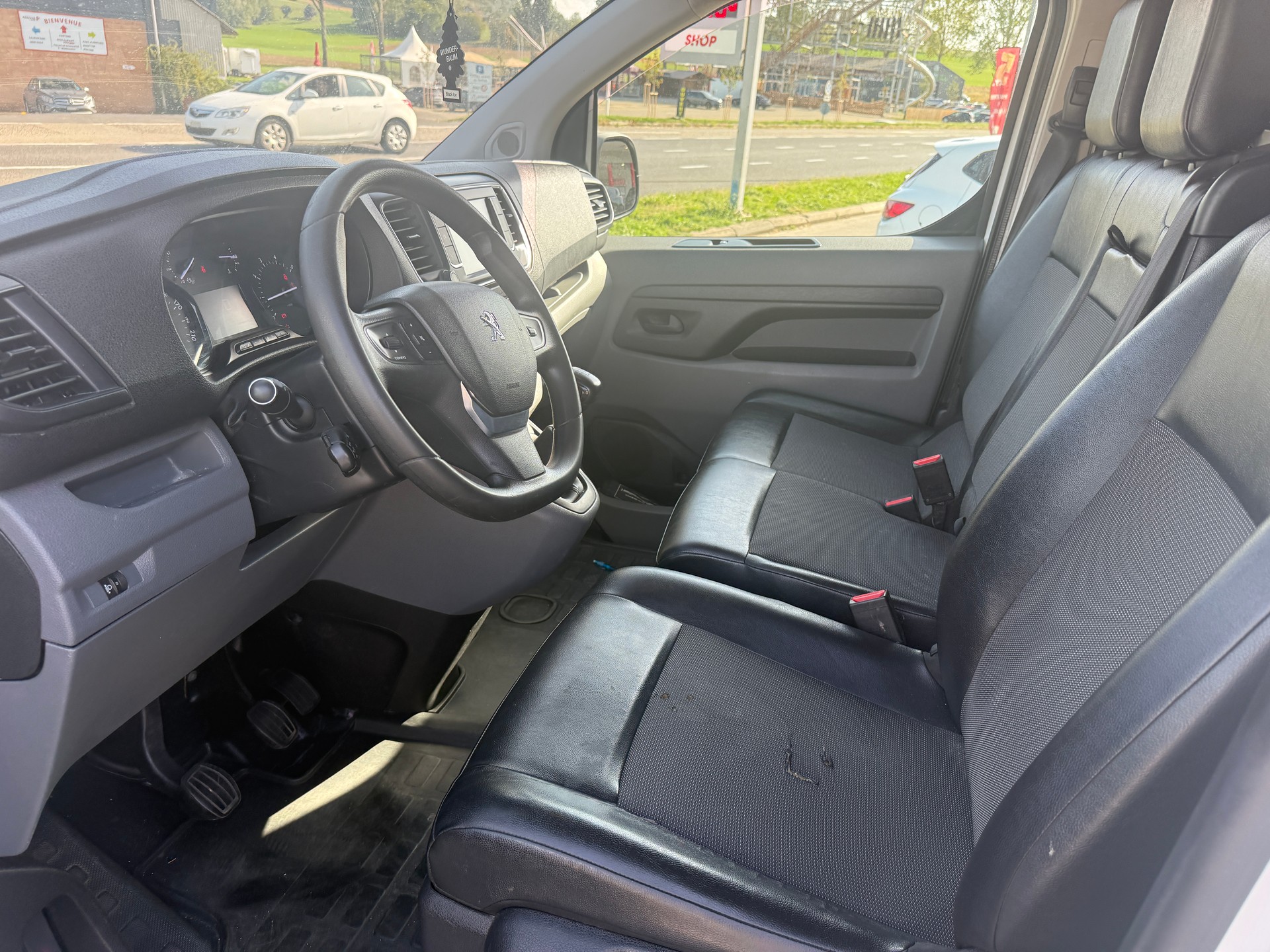 PEUGEOT Expert 2.0 BlueHDi 150 S&S Premium Standard-image-8