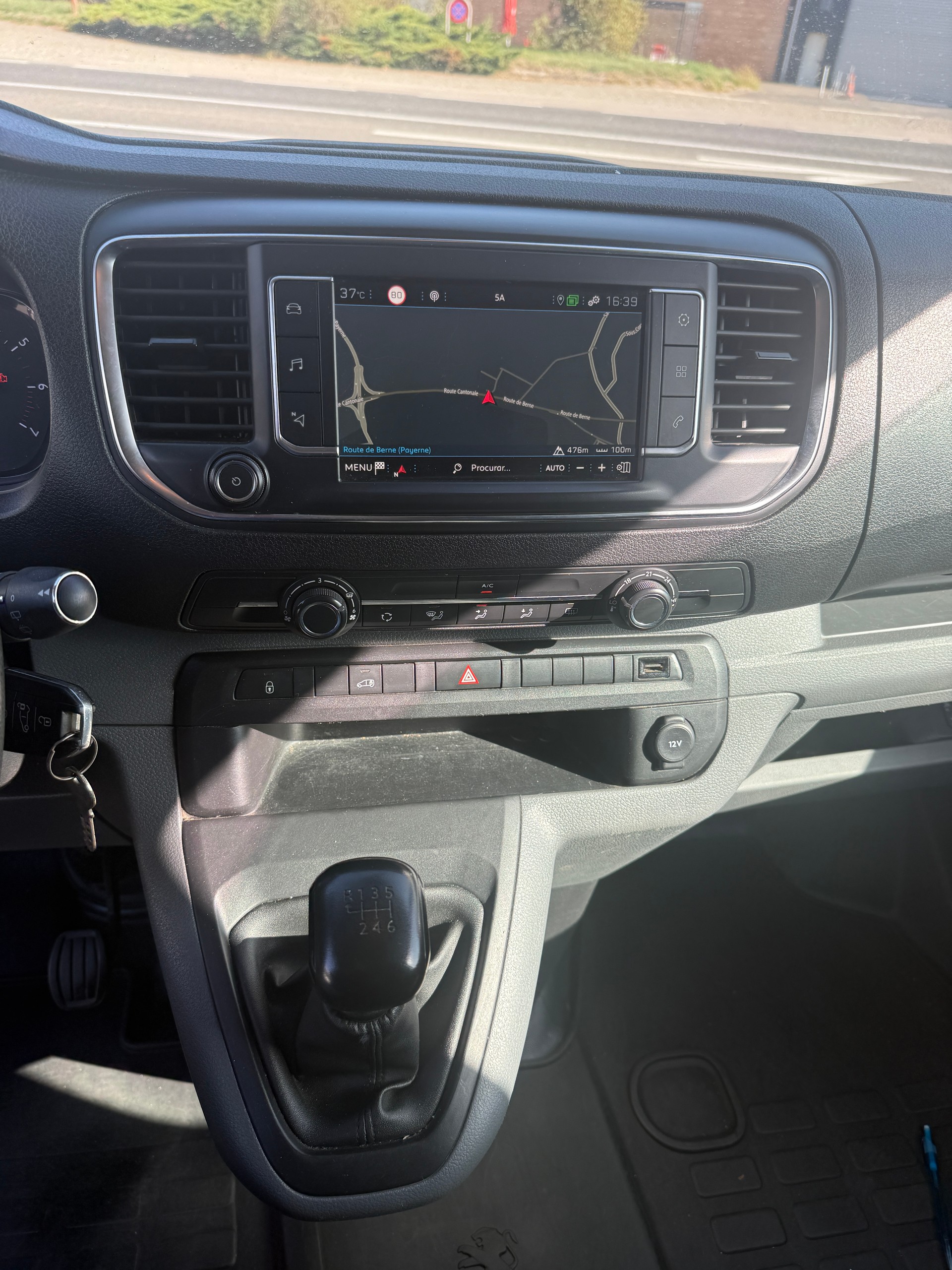 PEUGEOT Expert 2.0 BlueHDi 150 S&S Premium Standard-image-9