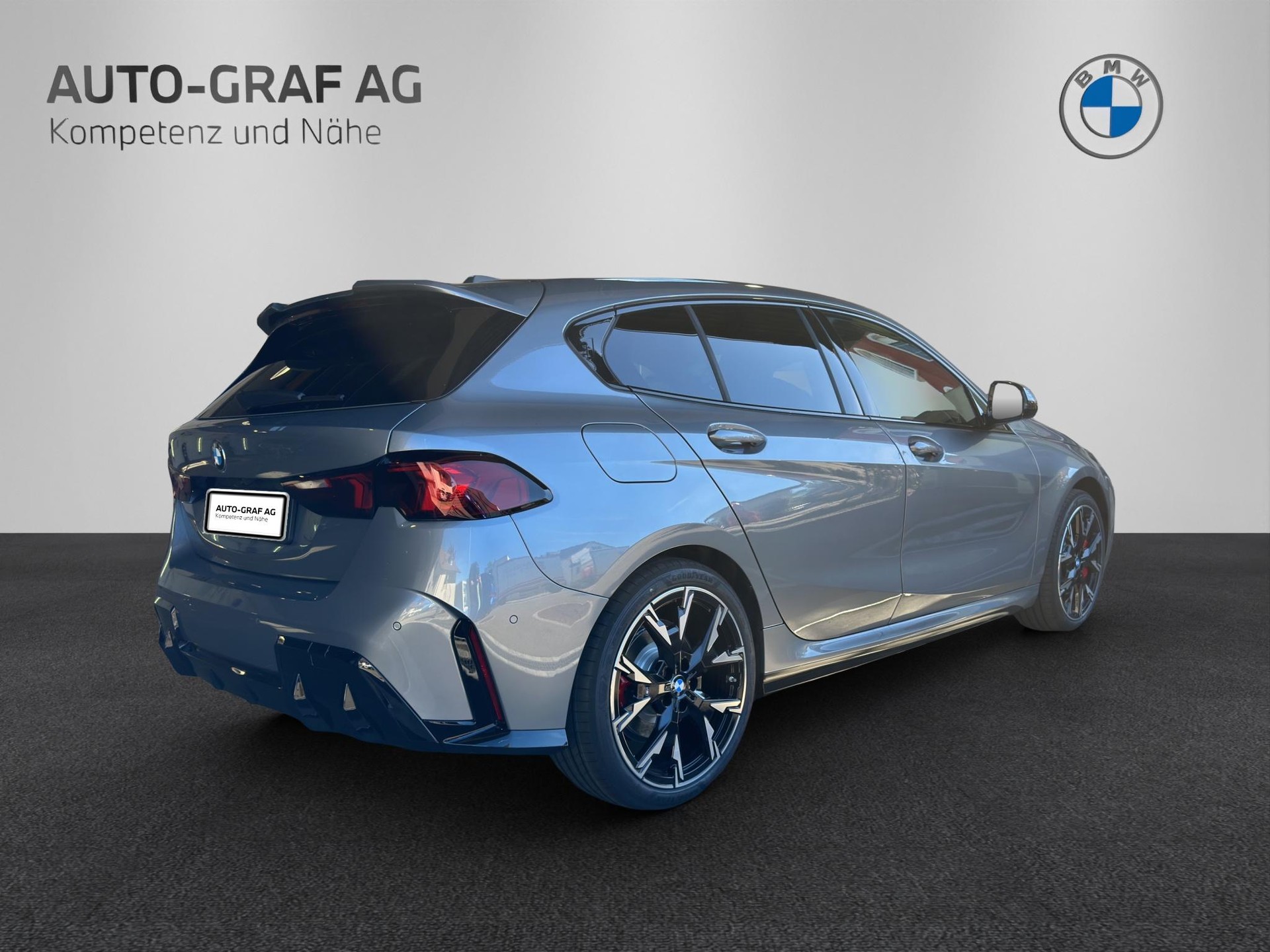 BMW 1er Reihe 123 xDrive M Sport Pro-image-4