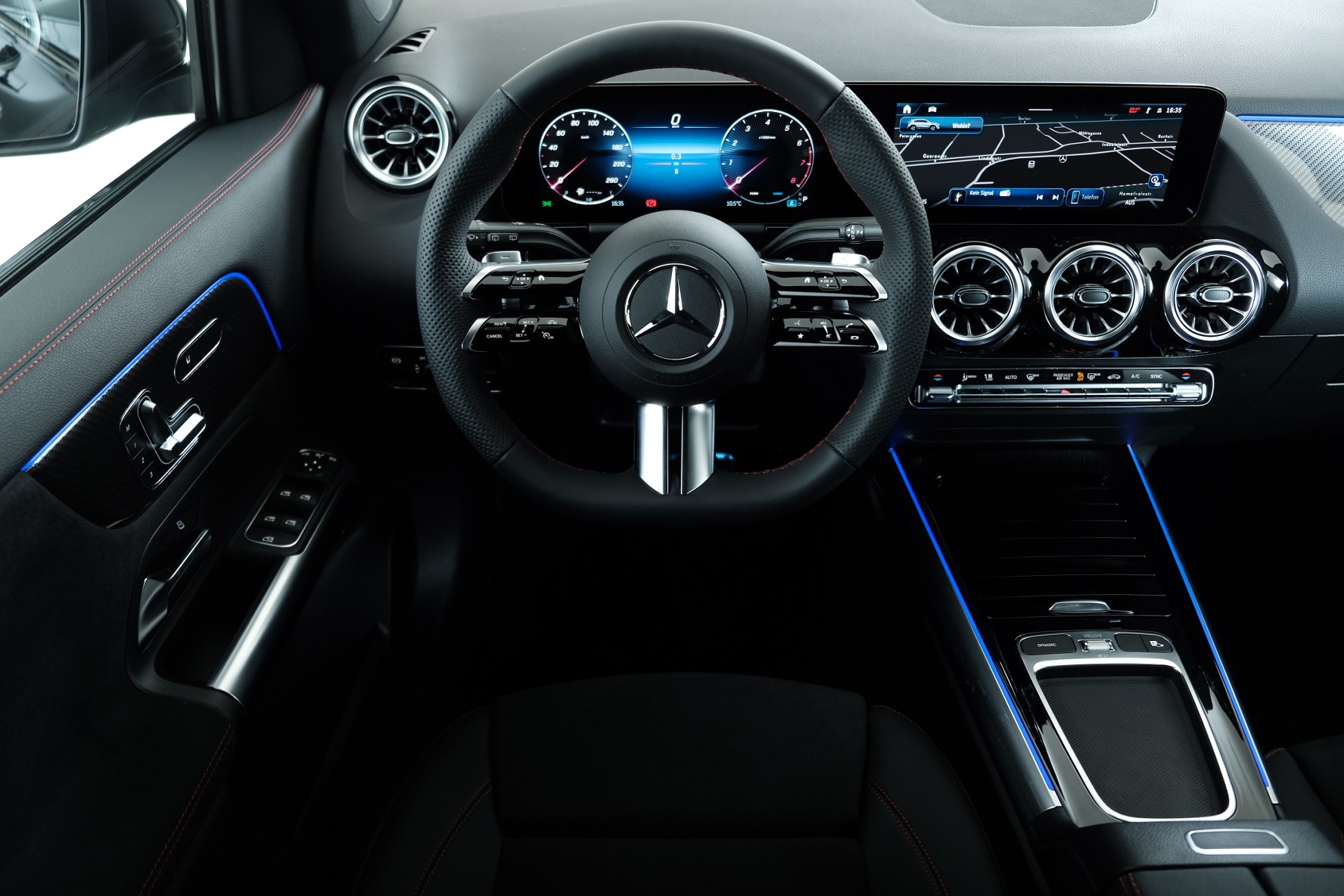 MERCEDES-BENZ GLA 250 Swiss Star AMG Line 4matic H247-image-5