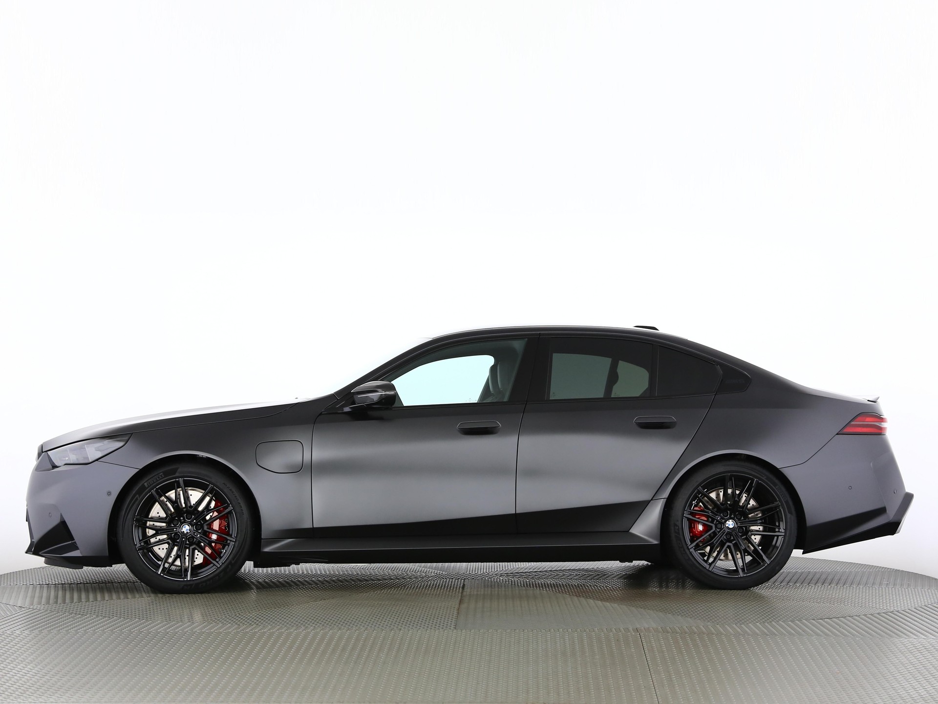 BMW M5 Limousine-image-2