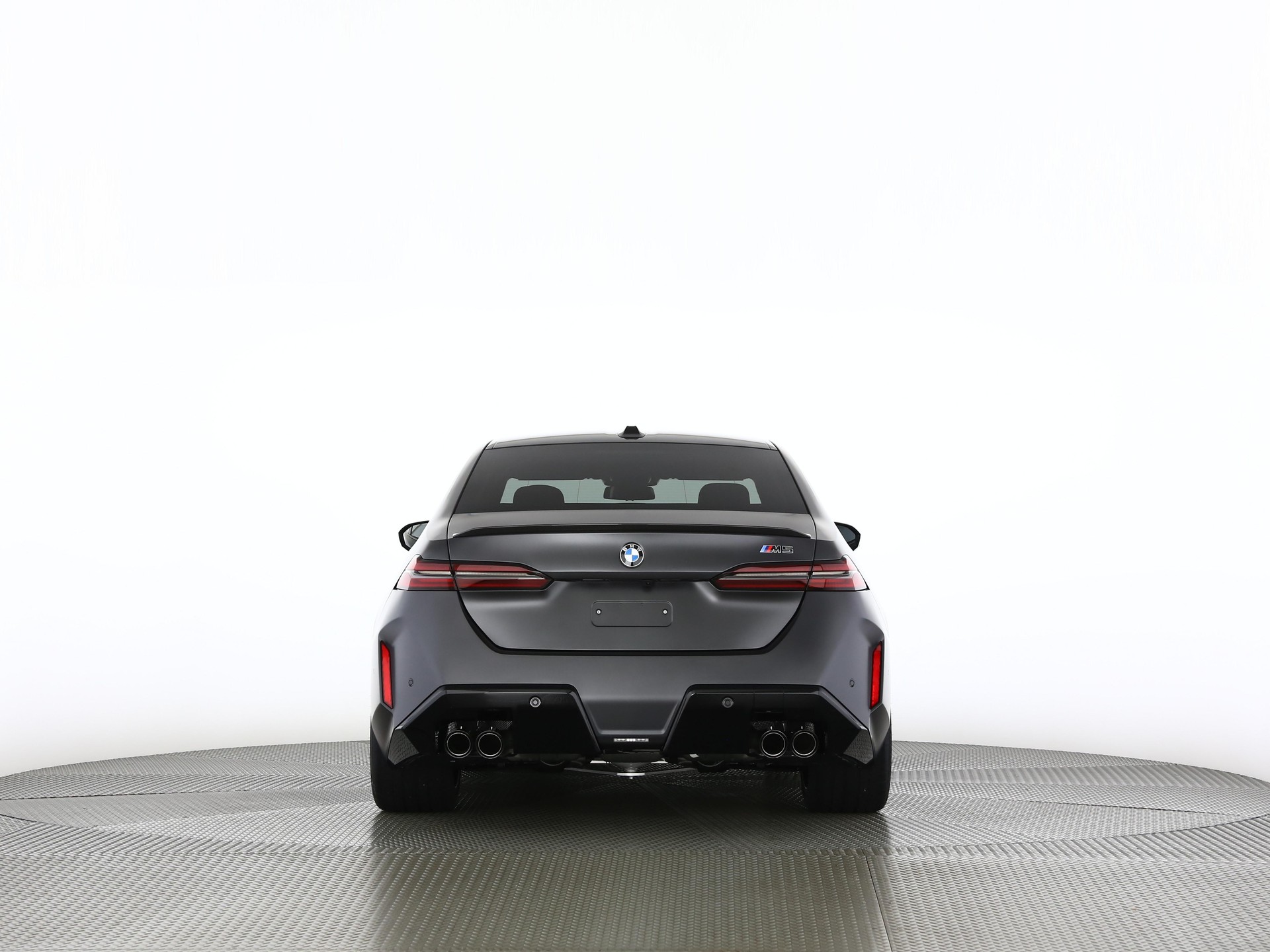 BMW M5 Limousine-image-3