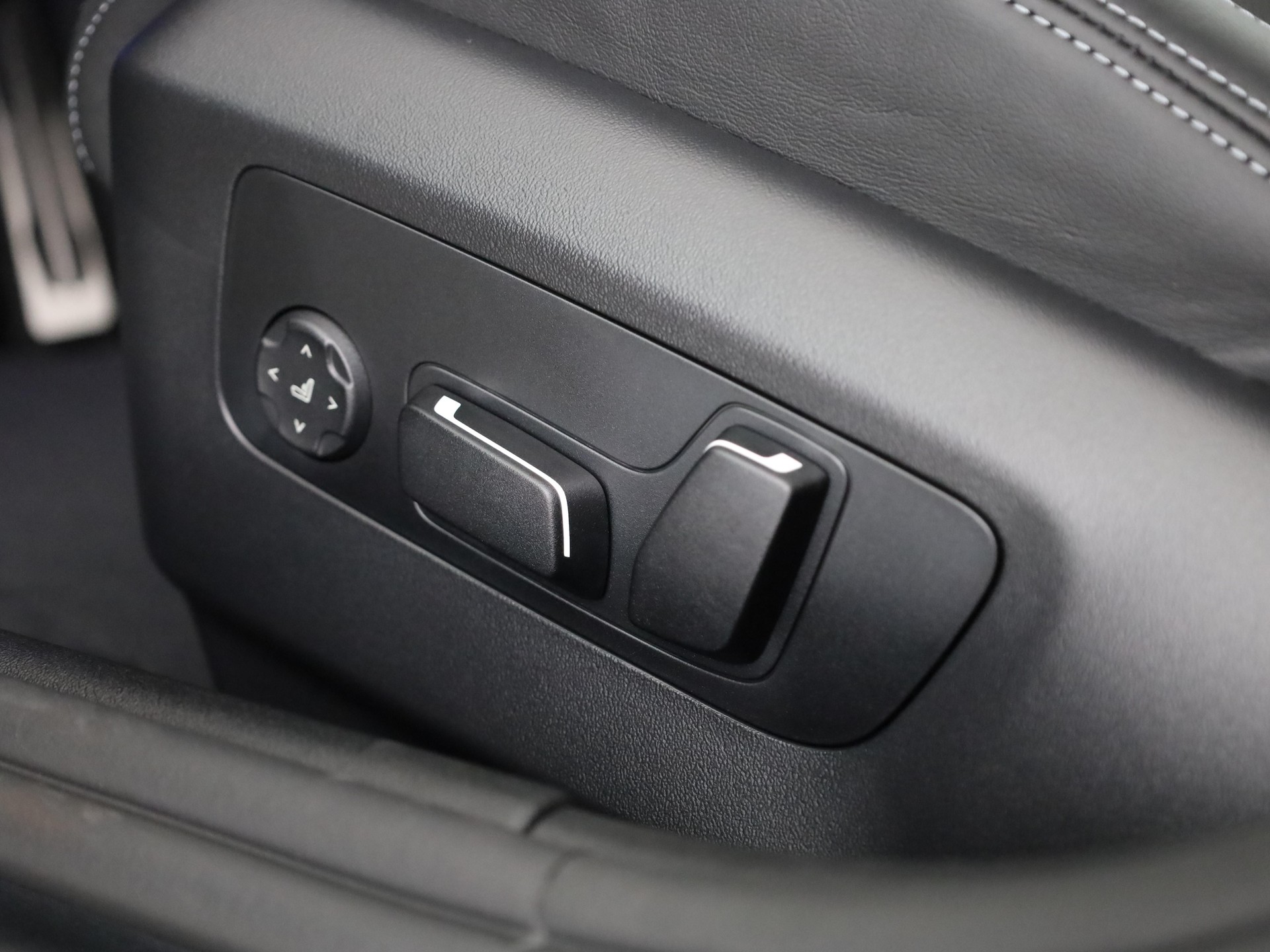 BMW M5 Limousine-image-12