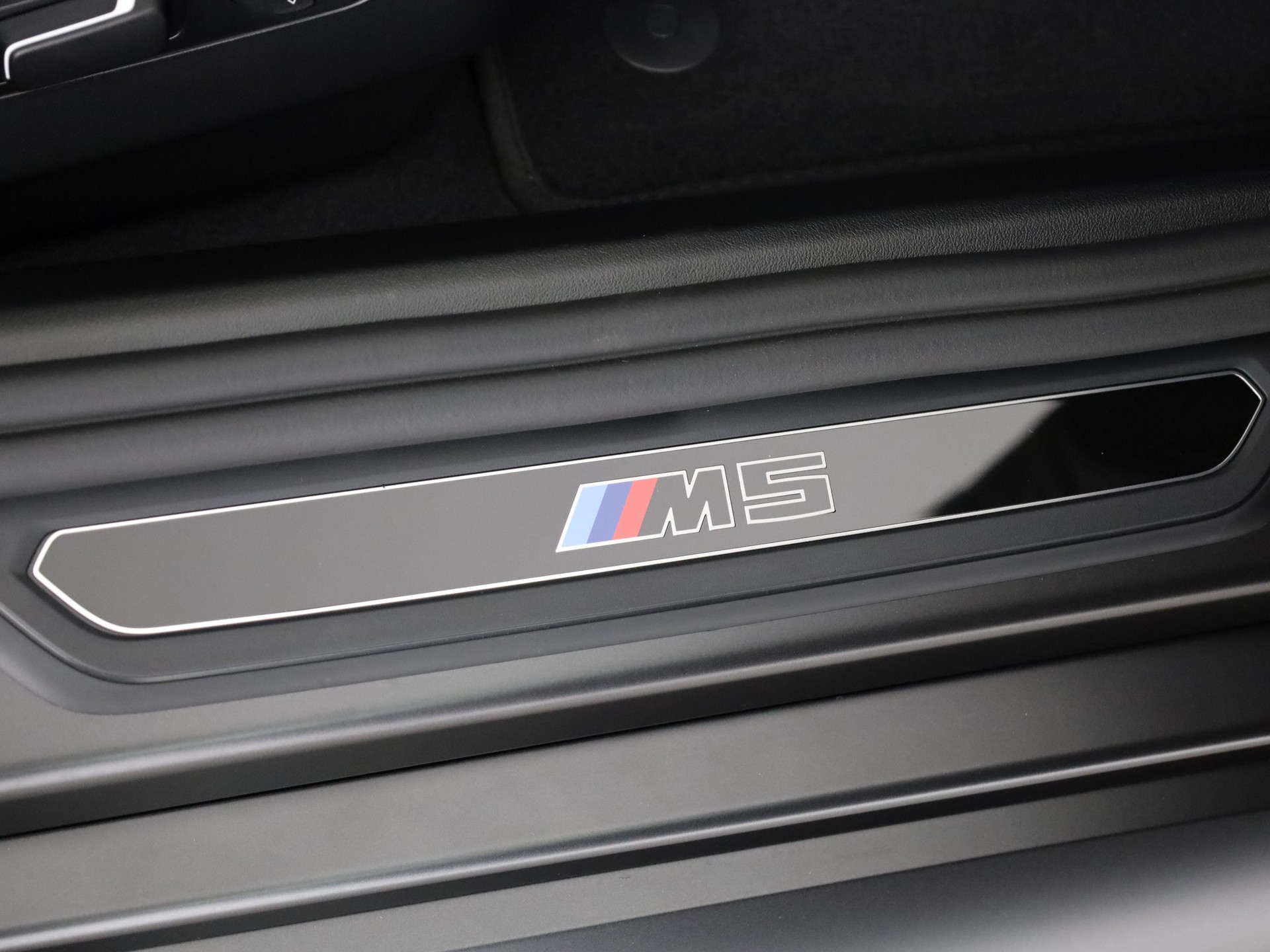 BMW M5 Limousine-image-17
