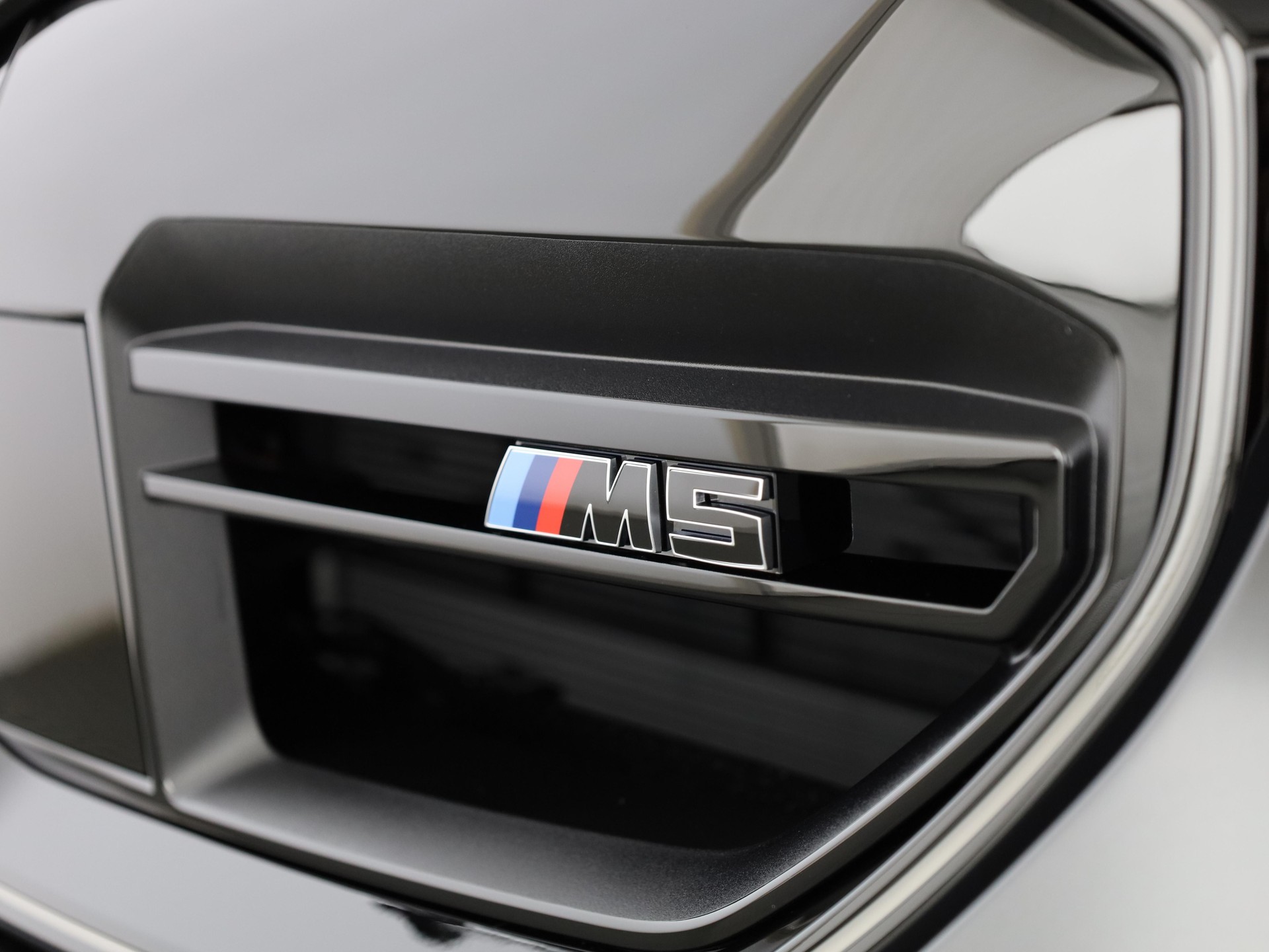 BMW M5 Limousine-image-6