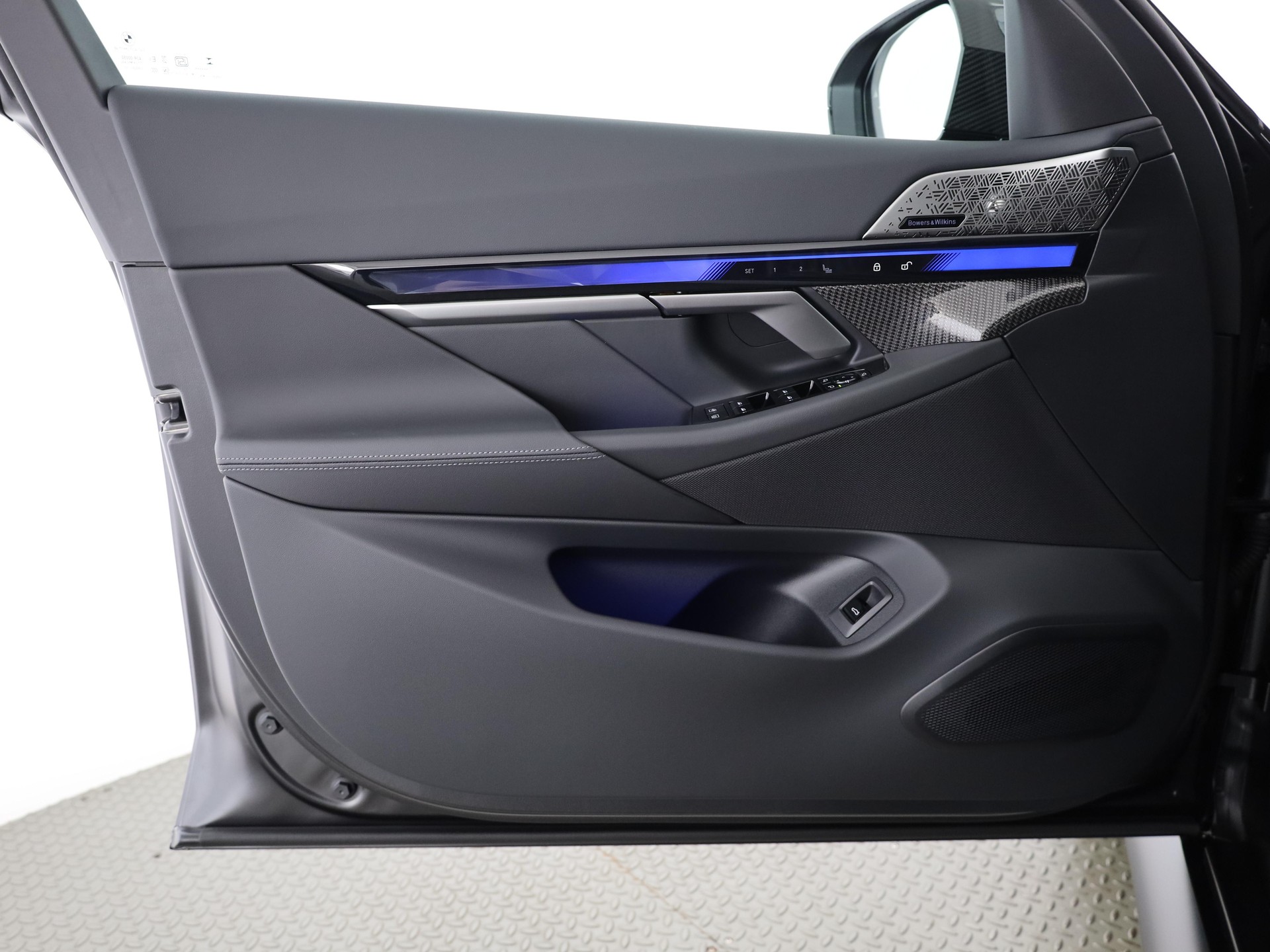 BMW M5 Limousine-image-11