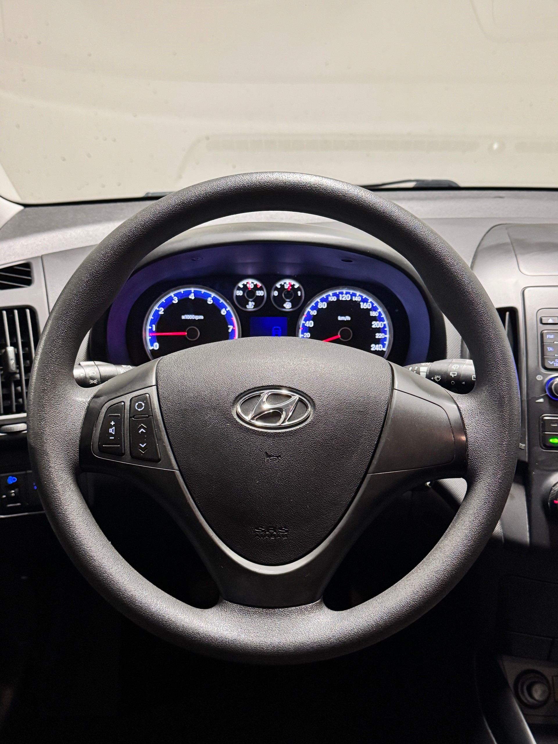 HYUNDAI i30 1.4 Comfort-image-9