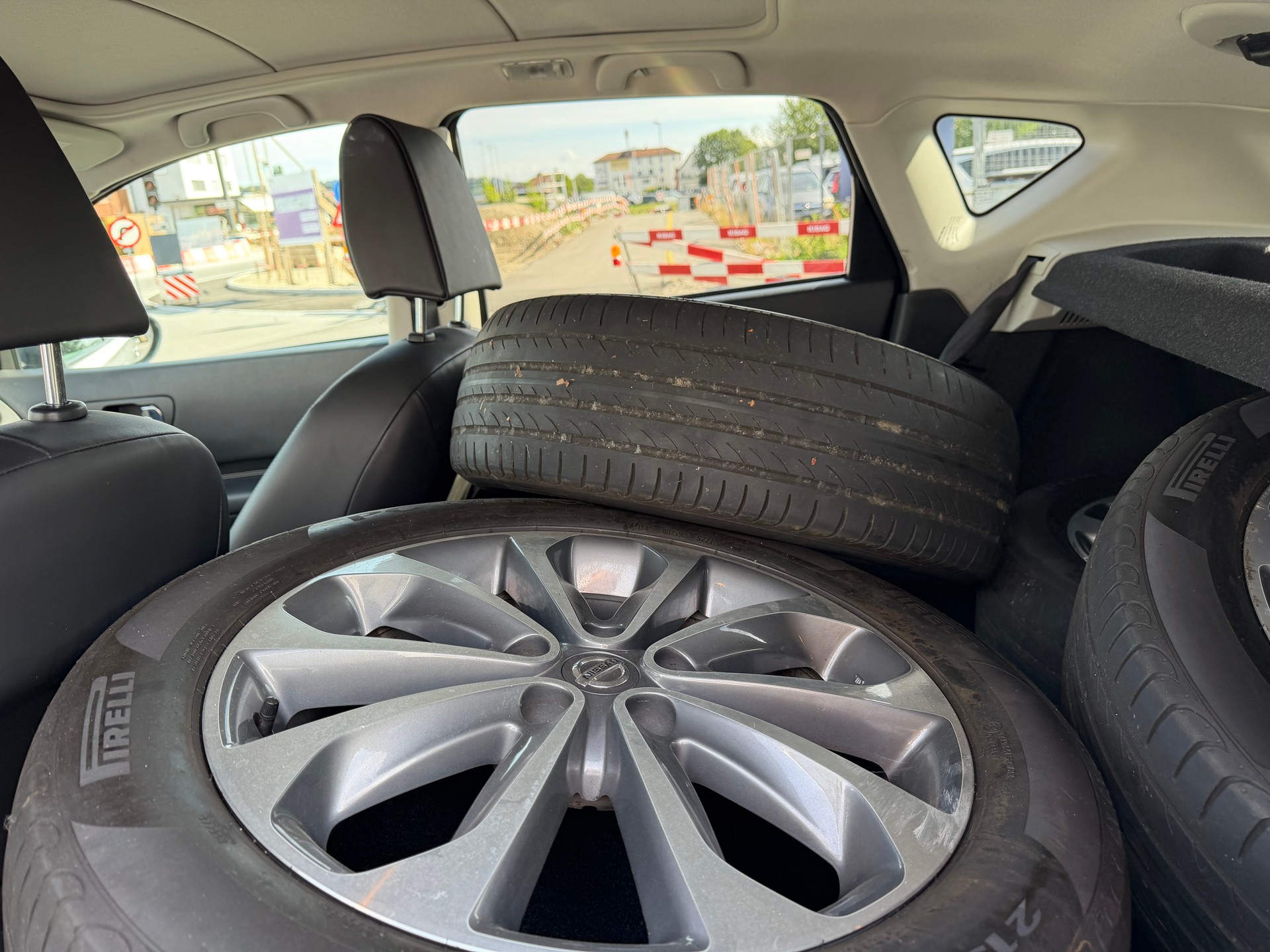 NISSAN Qashqai 2.0 dCi 4WD Lounge Automatic-image-10
