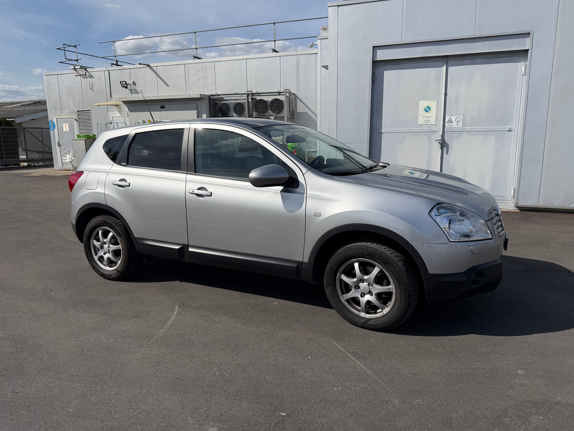 NISSAN Qashqai 2.0 dCi 4WD Lounge Automatic-image-3