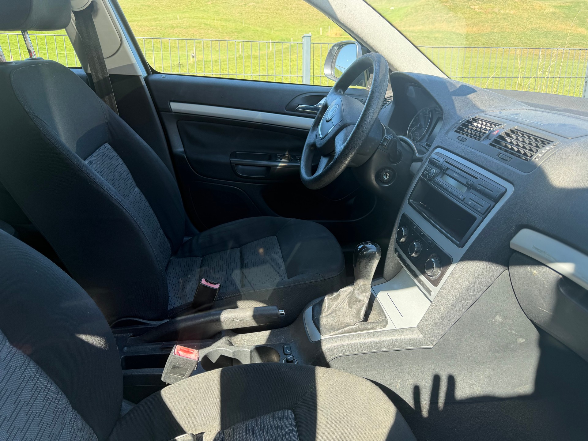 SKODA Octavia Combi 1.6 TDI Ambiente-image-4