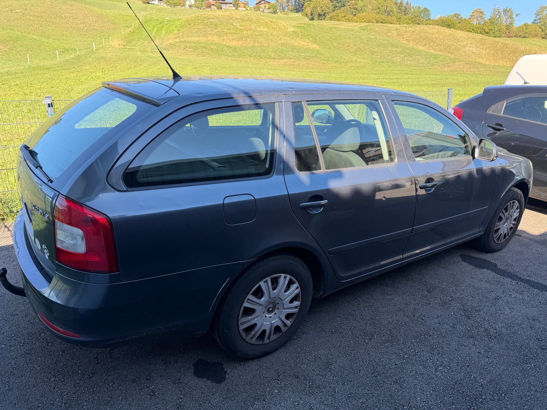 SKODA Octavia Combi 1.6 TDI Ambiente-image-2